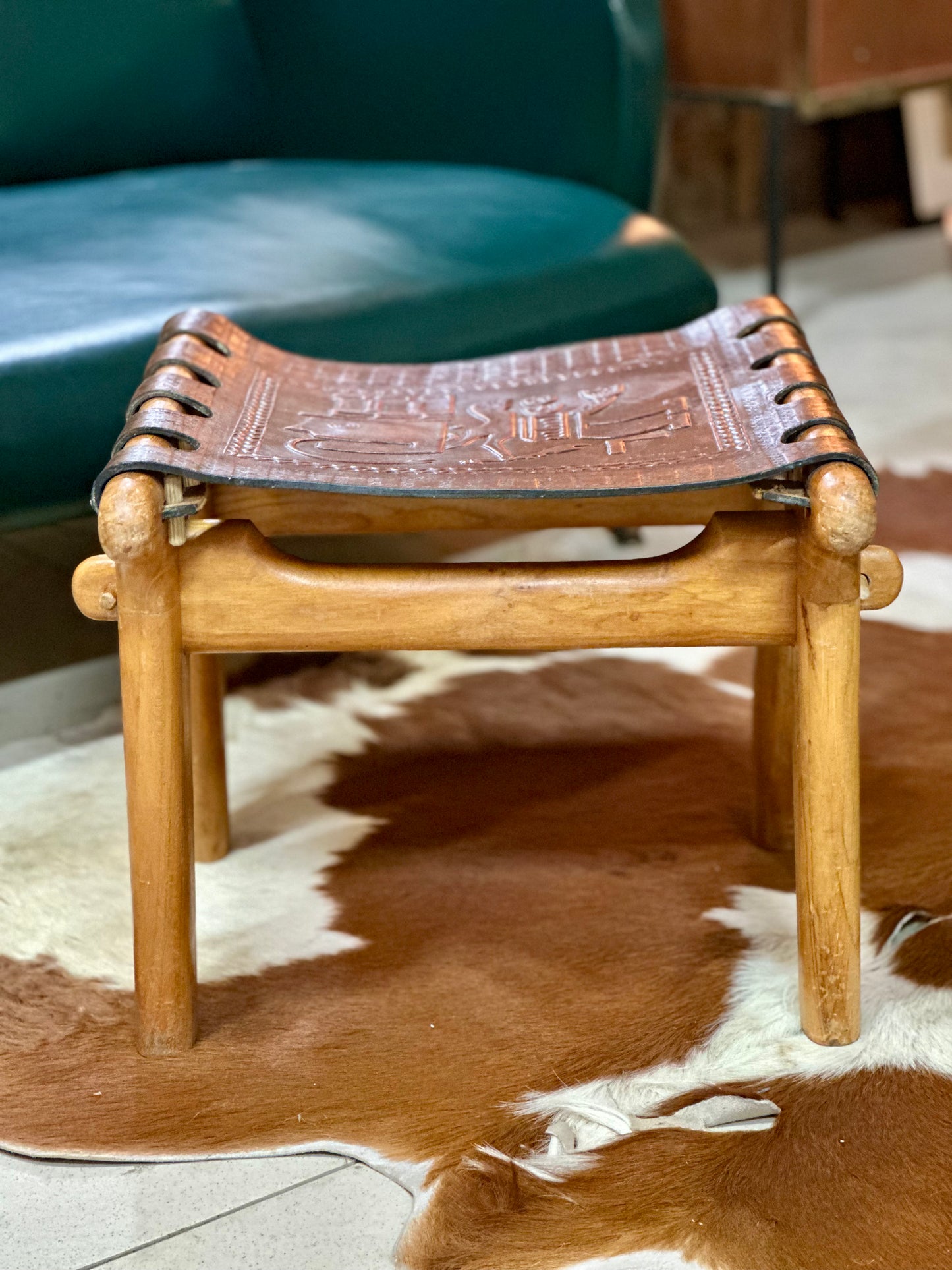 Repose-pied Ottoman par Angel Pazmino