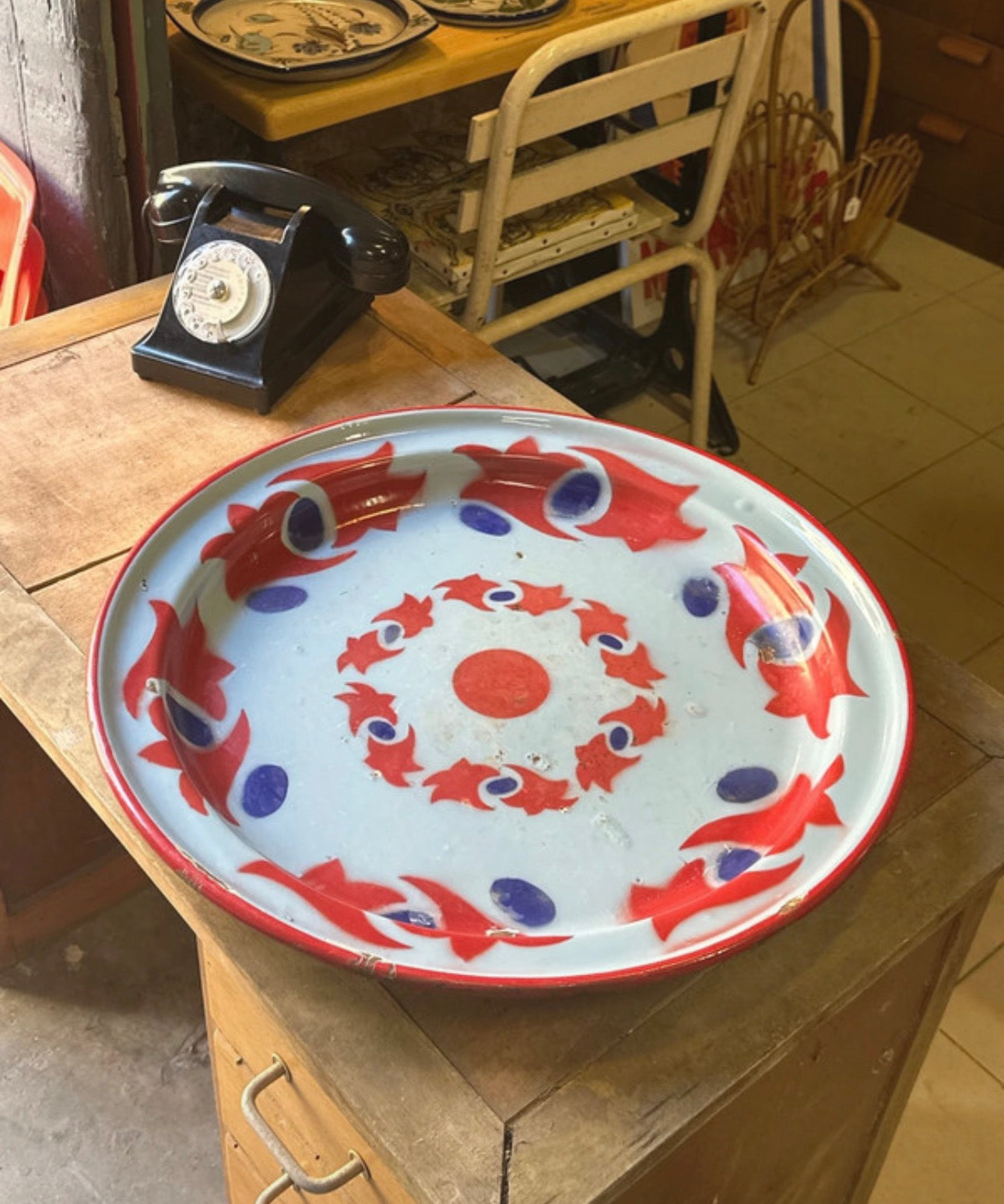 Grand plat en tôle émaillée