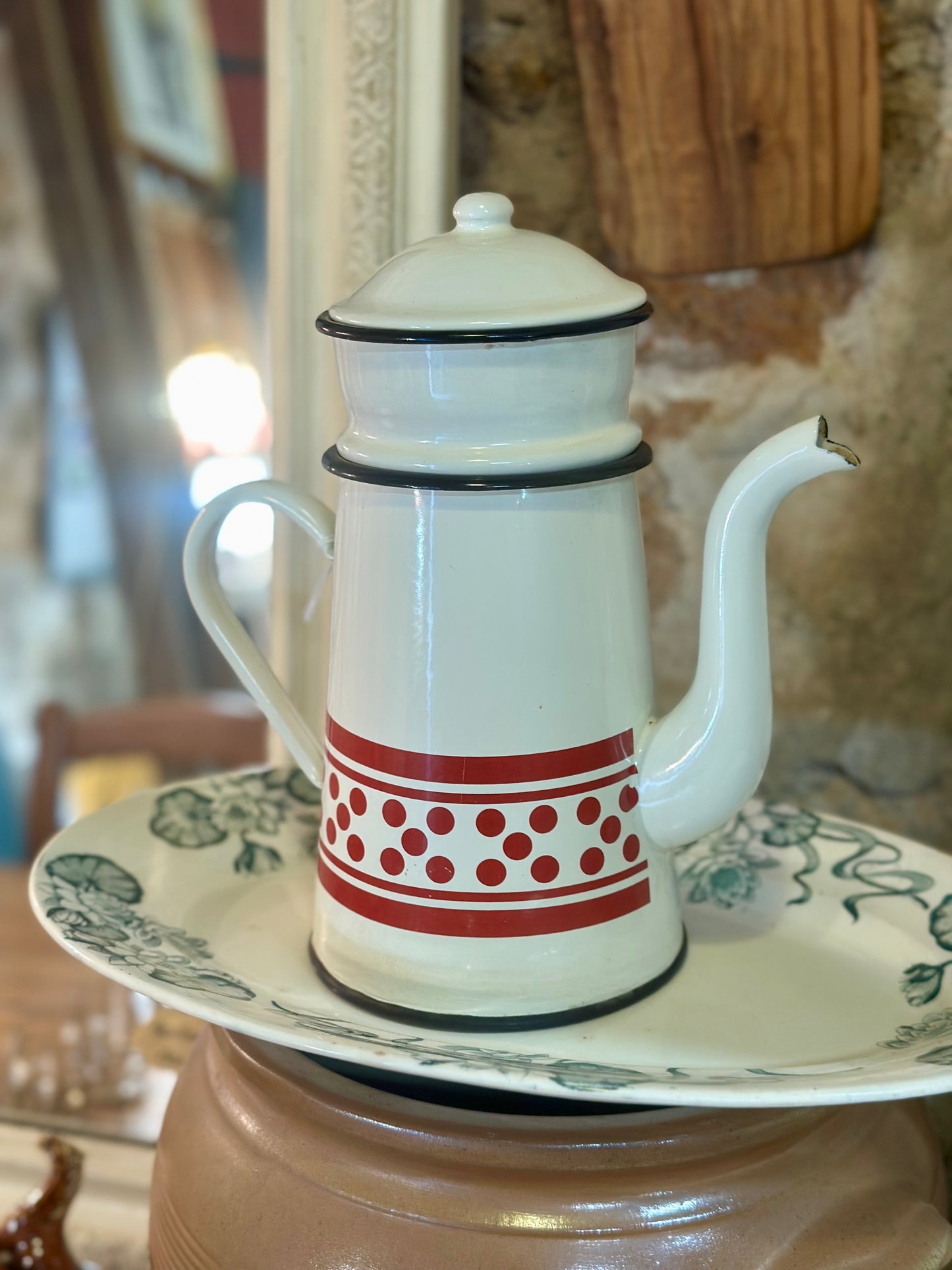 Cafetière en métal émaillé