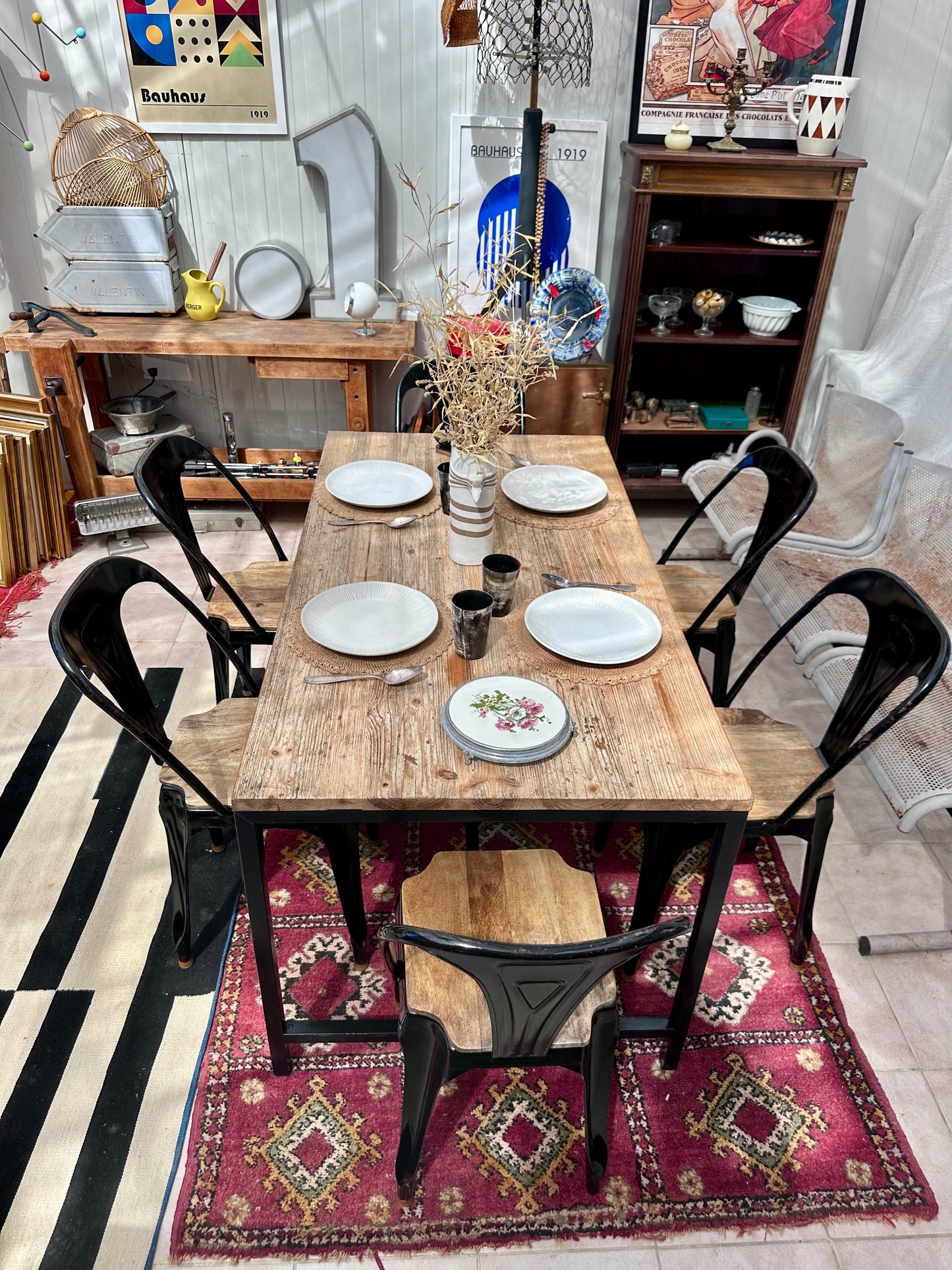 Ensemble table et 4 chaises de style industriel