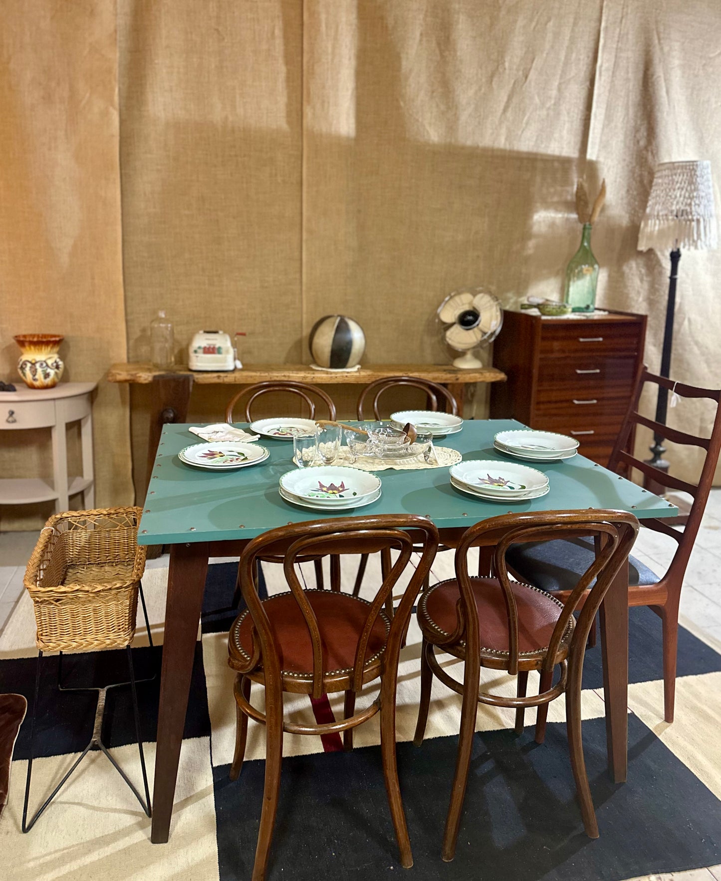 Table piètement compas