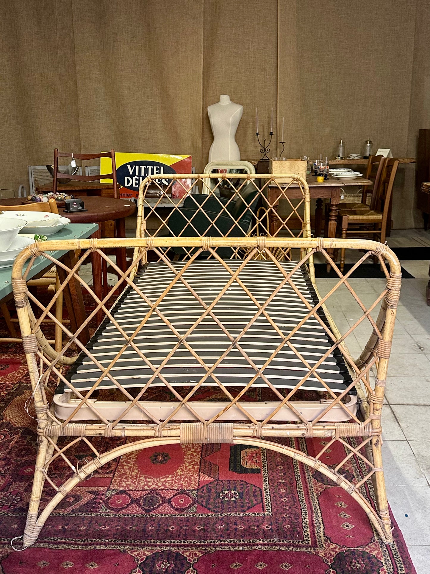 Lit 1 personne ou banquette en rotin années 70