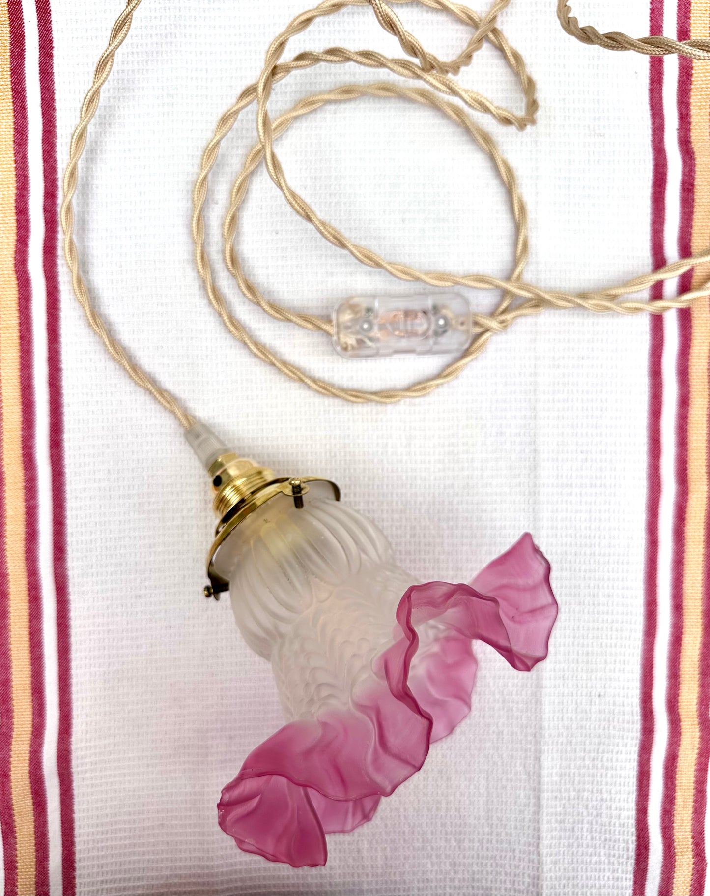 Baladeuse tulipe en verre dépoli blanc et rose