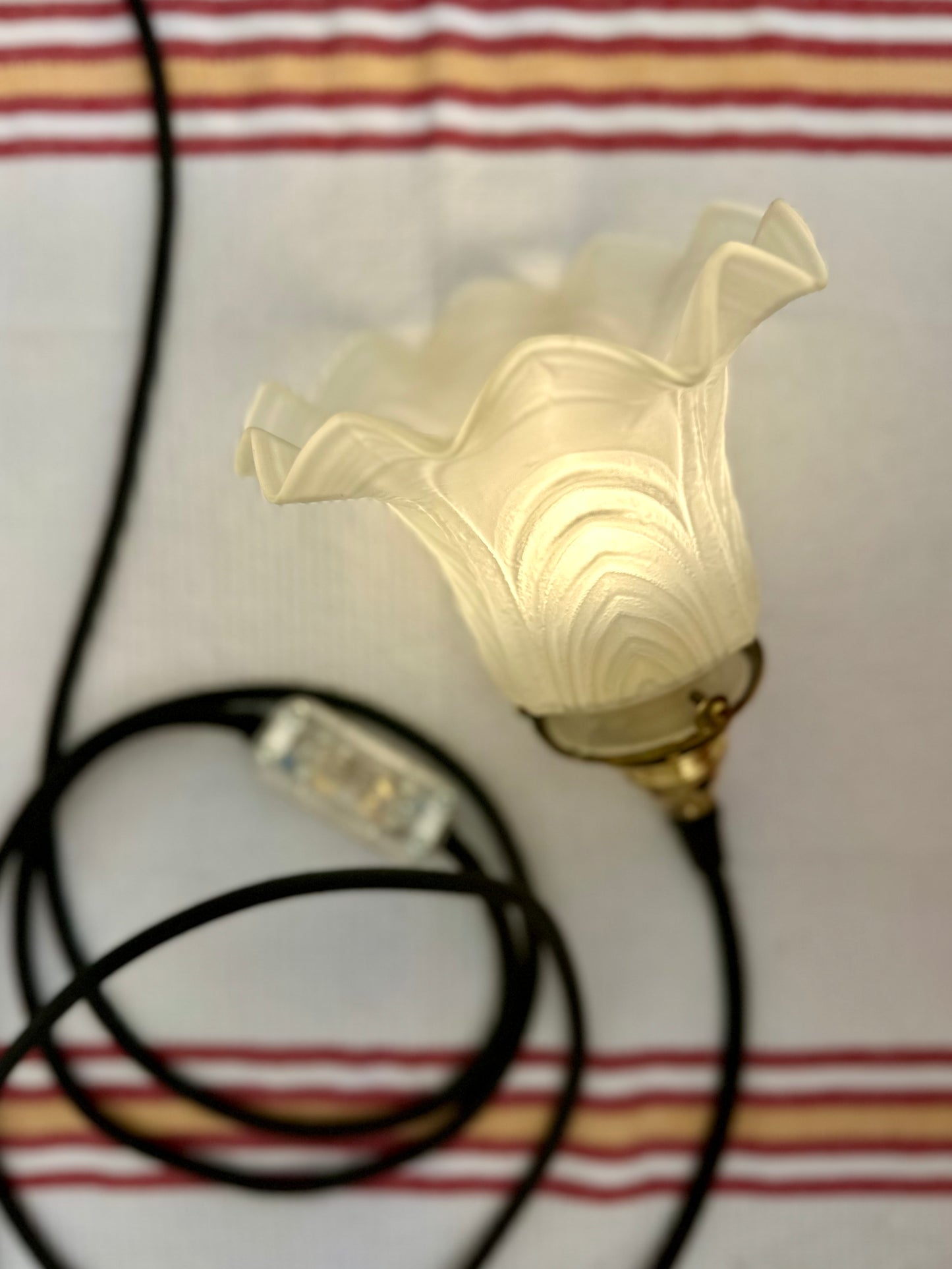 Baladeuse tulipe en pâte de verre blanche