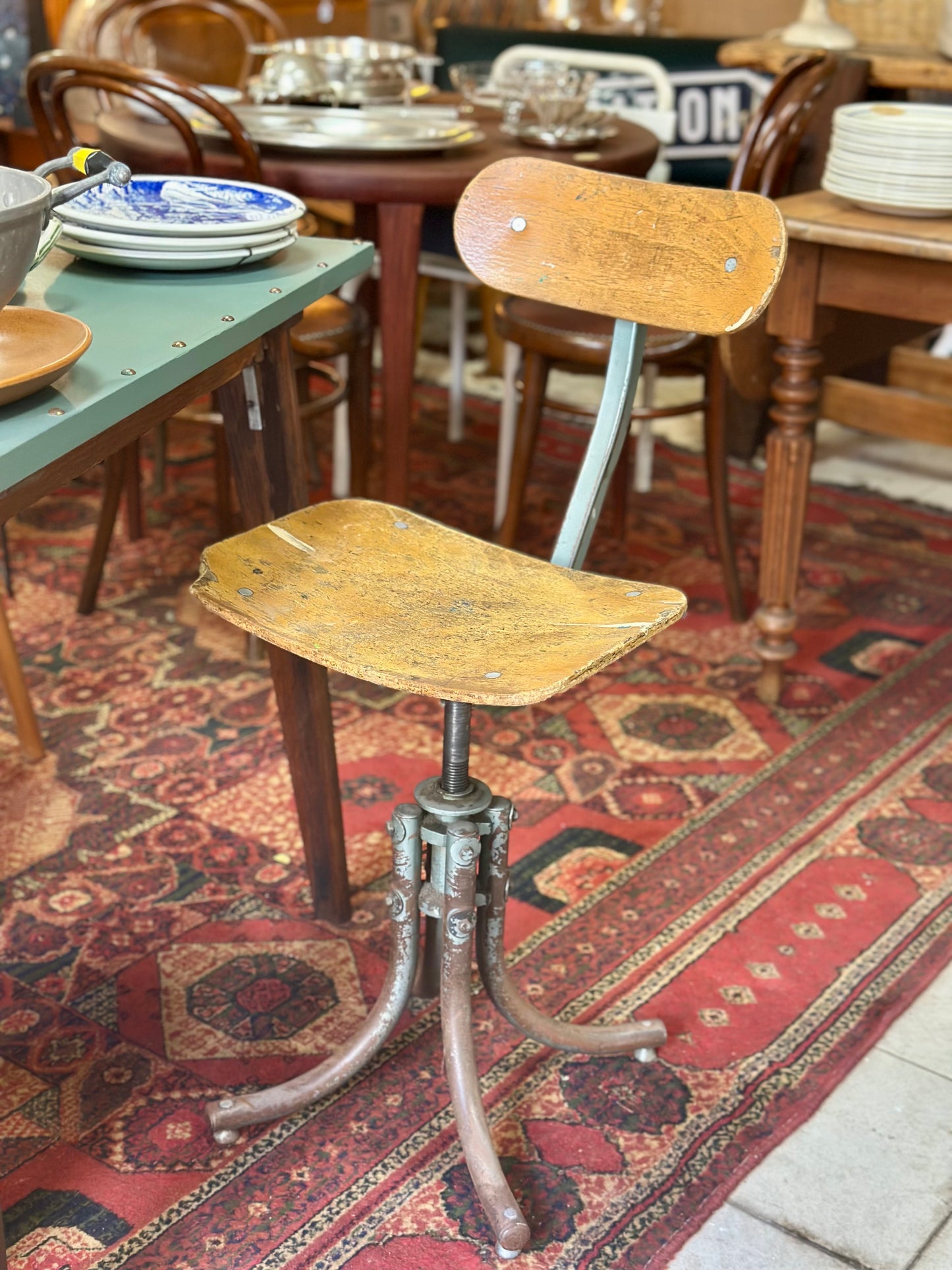Chaise d’atelier Bienaise