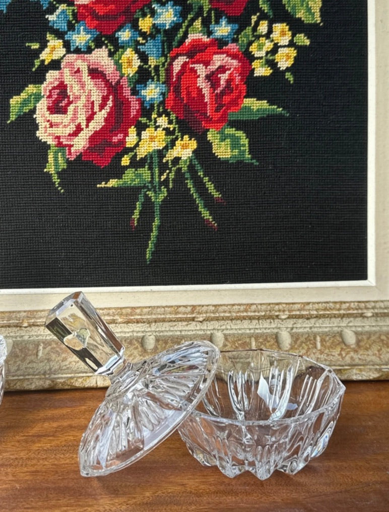 Bonbonnière ou boîte à bijoux en verre anglais