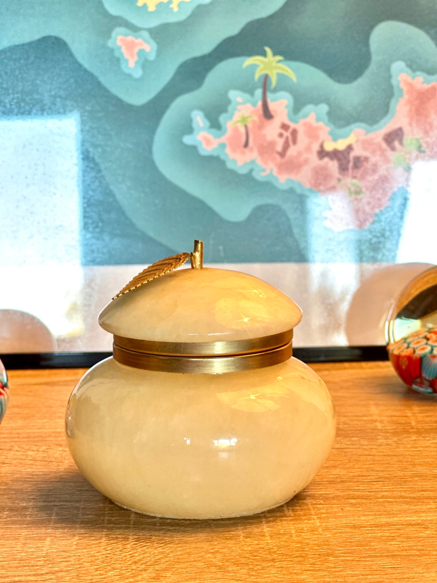 Boîte à bijoux en albâtre et laiton