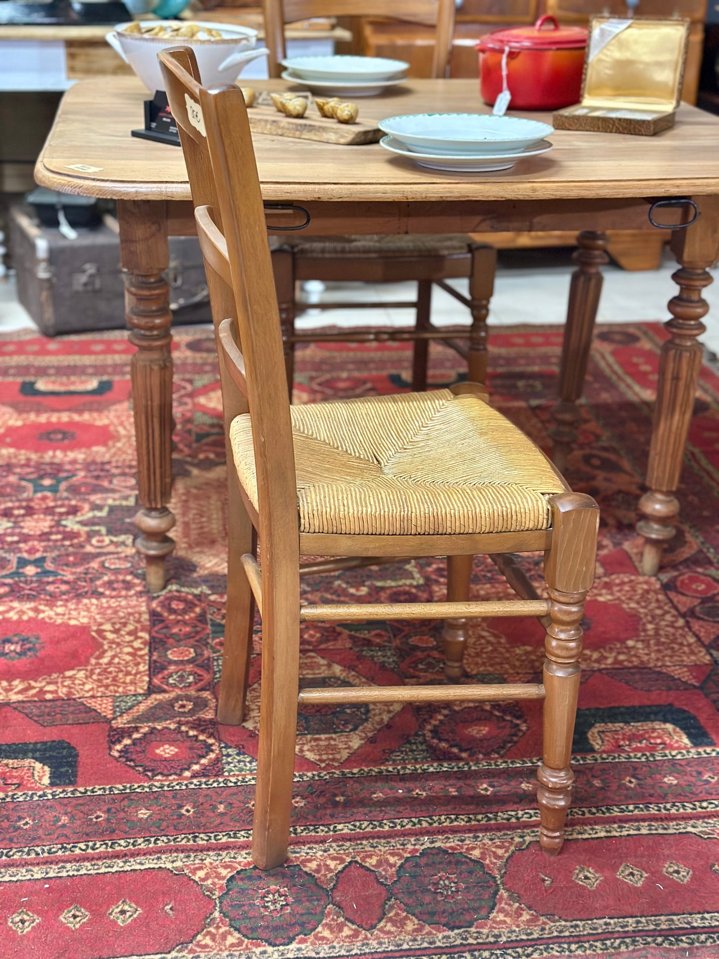 2 chaises paillées en bois