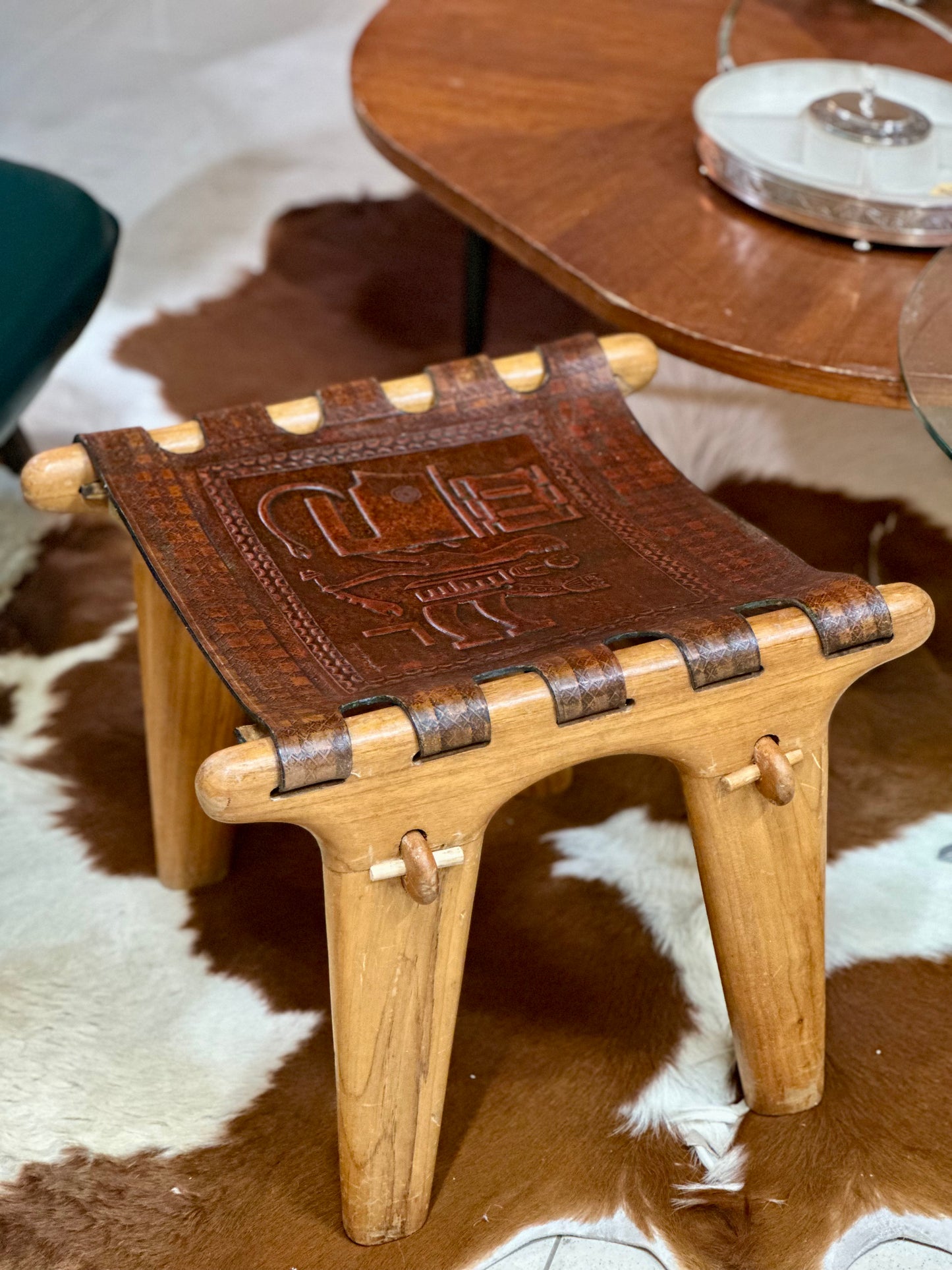 Repose-pied Ottoman par Angel Pazmino