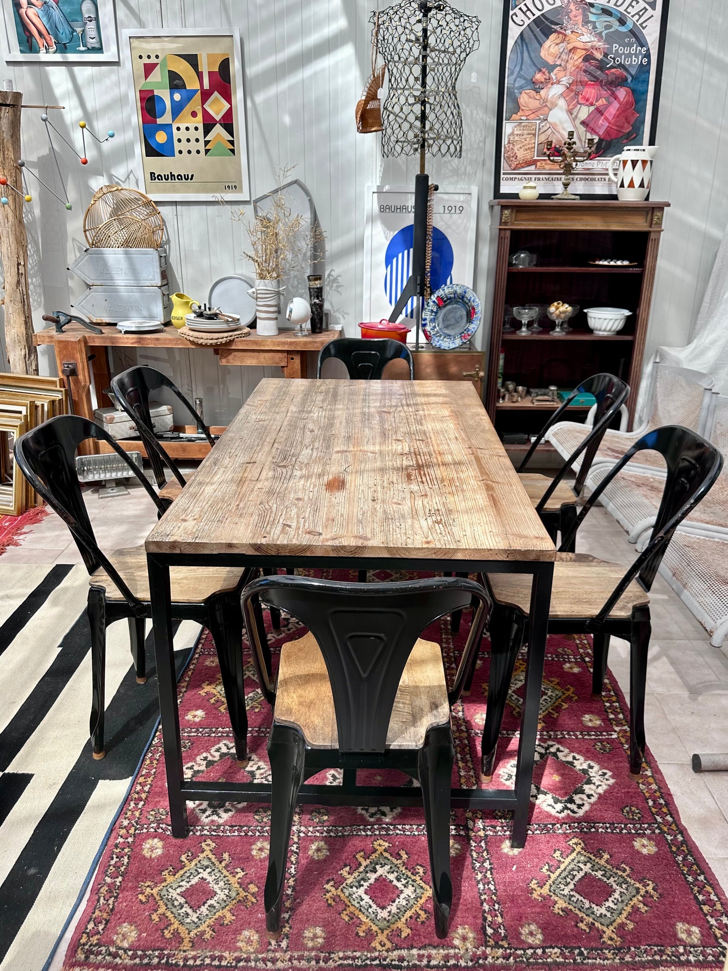 Ensemble table et 4 chaises de style industriel