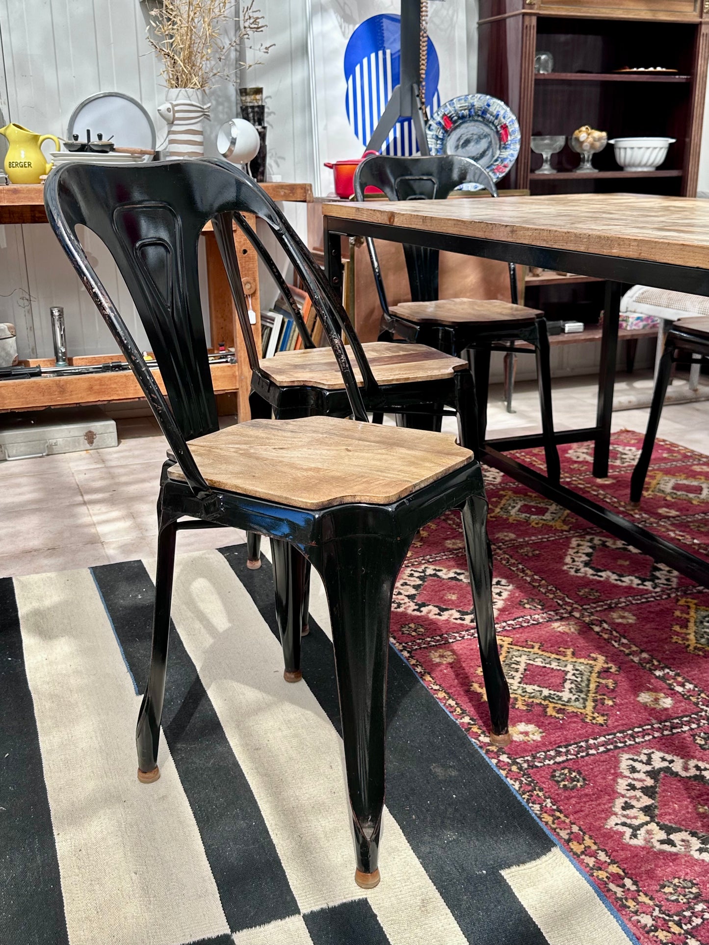 Ensemble table et 4 chaises de style industriel