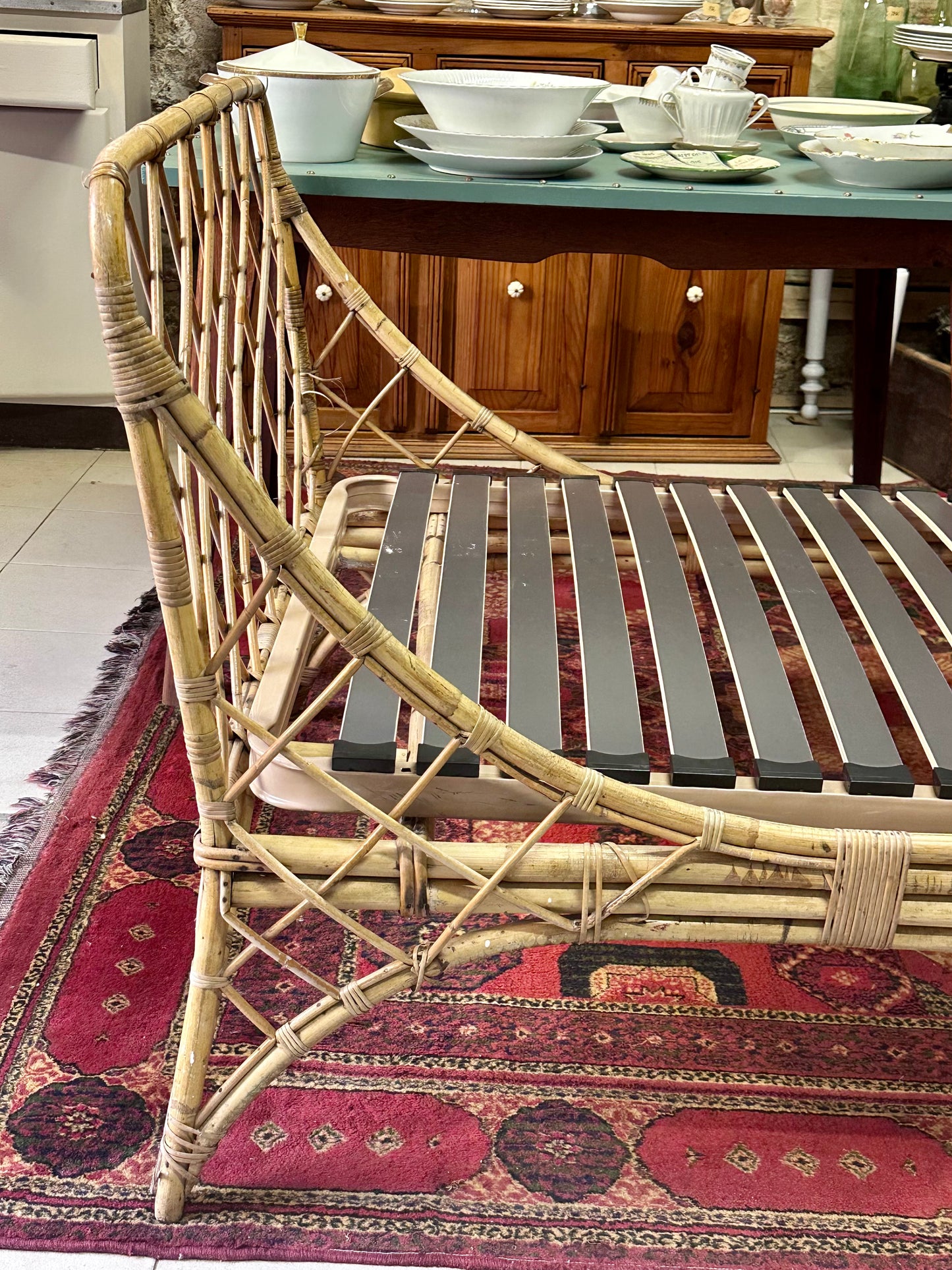 Lit 1 personne ou banquette en rotin années 70