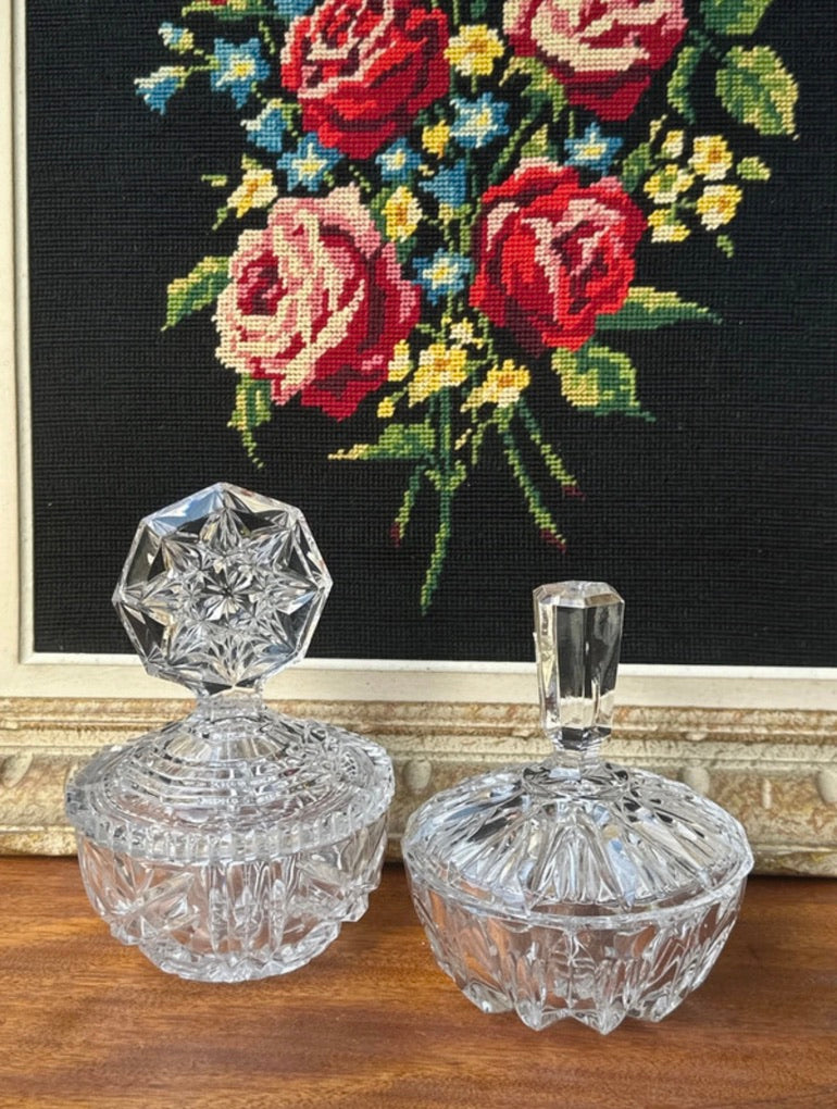 Bonbonnière ou boîte à bijoux en verre anglais