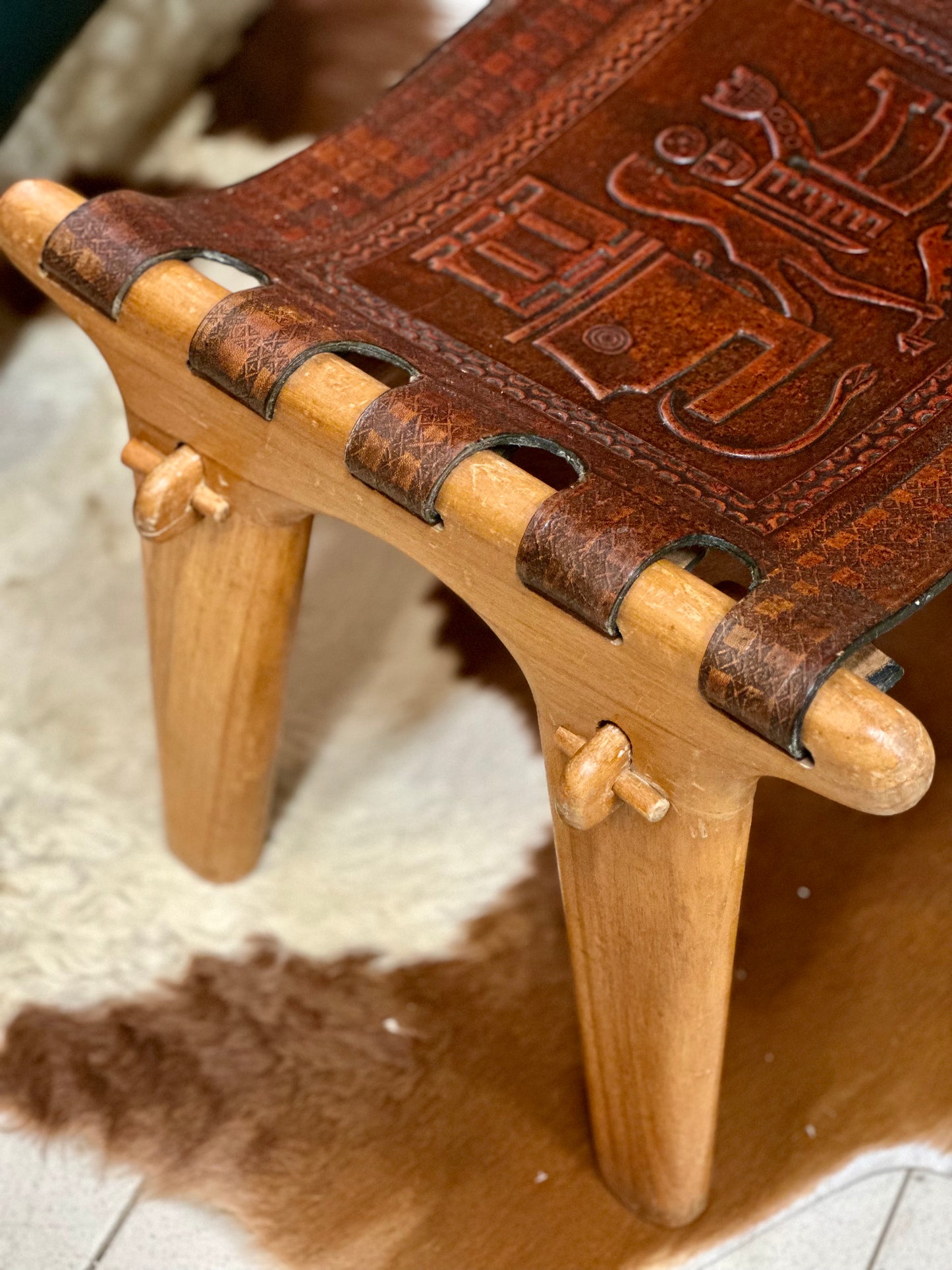 Repose-pied Ottoman par Angel Pazmino