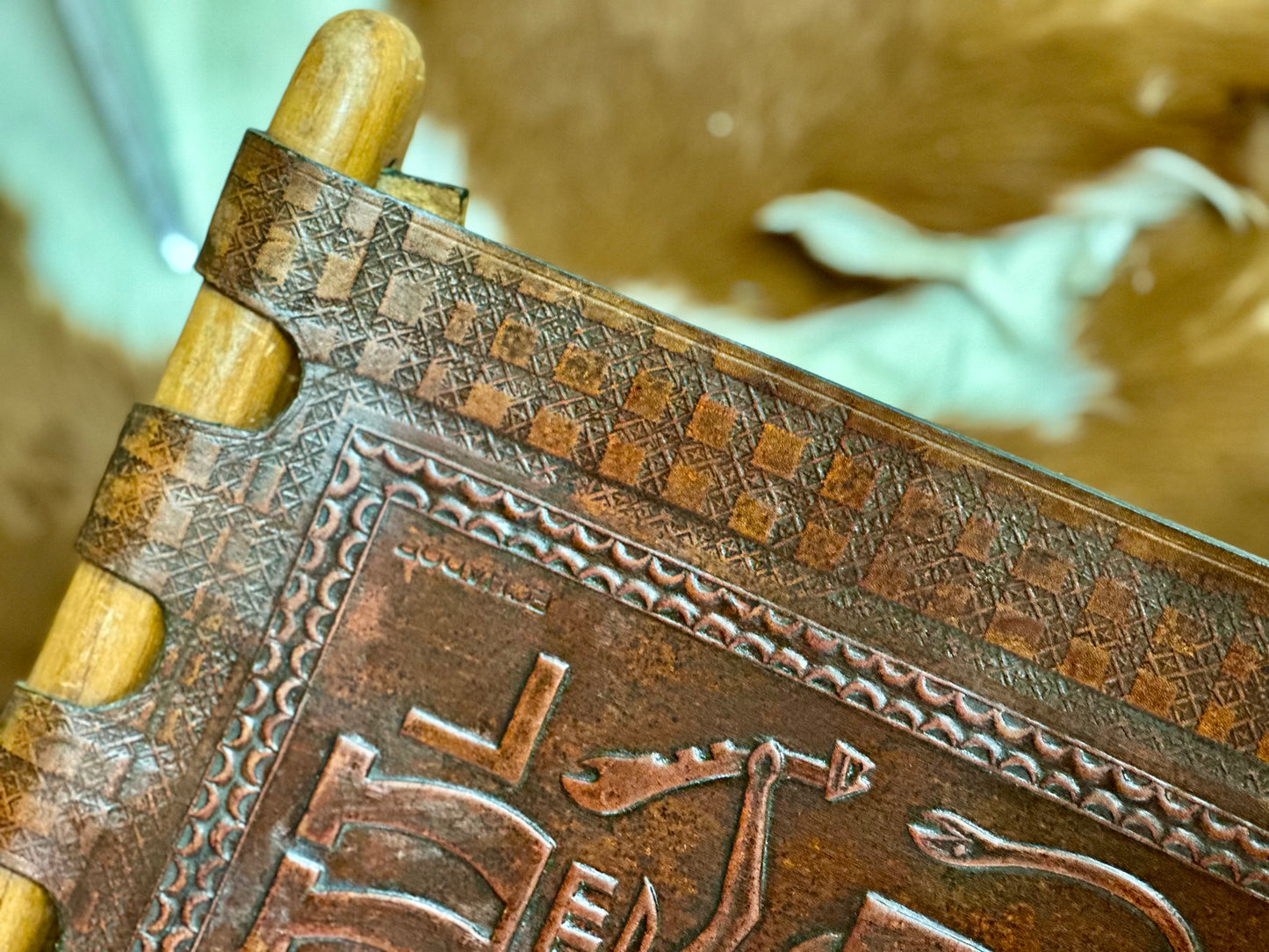 Repose-pied Ottoman par Angel Pazmino