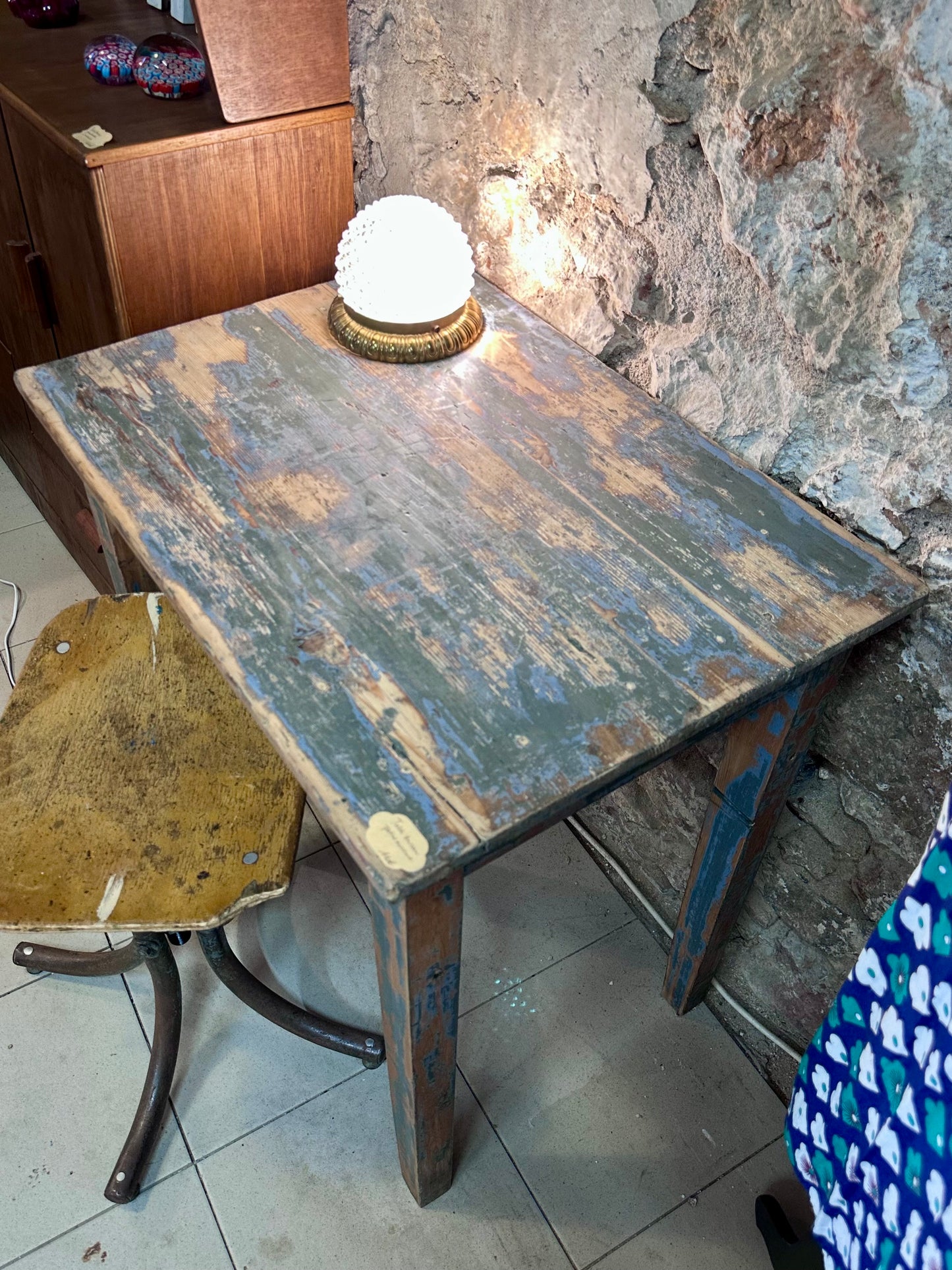 Petite table patinée