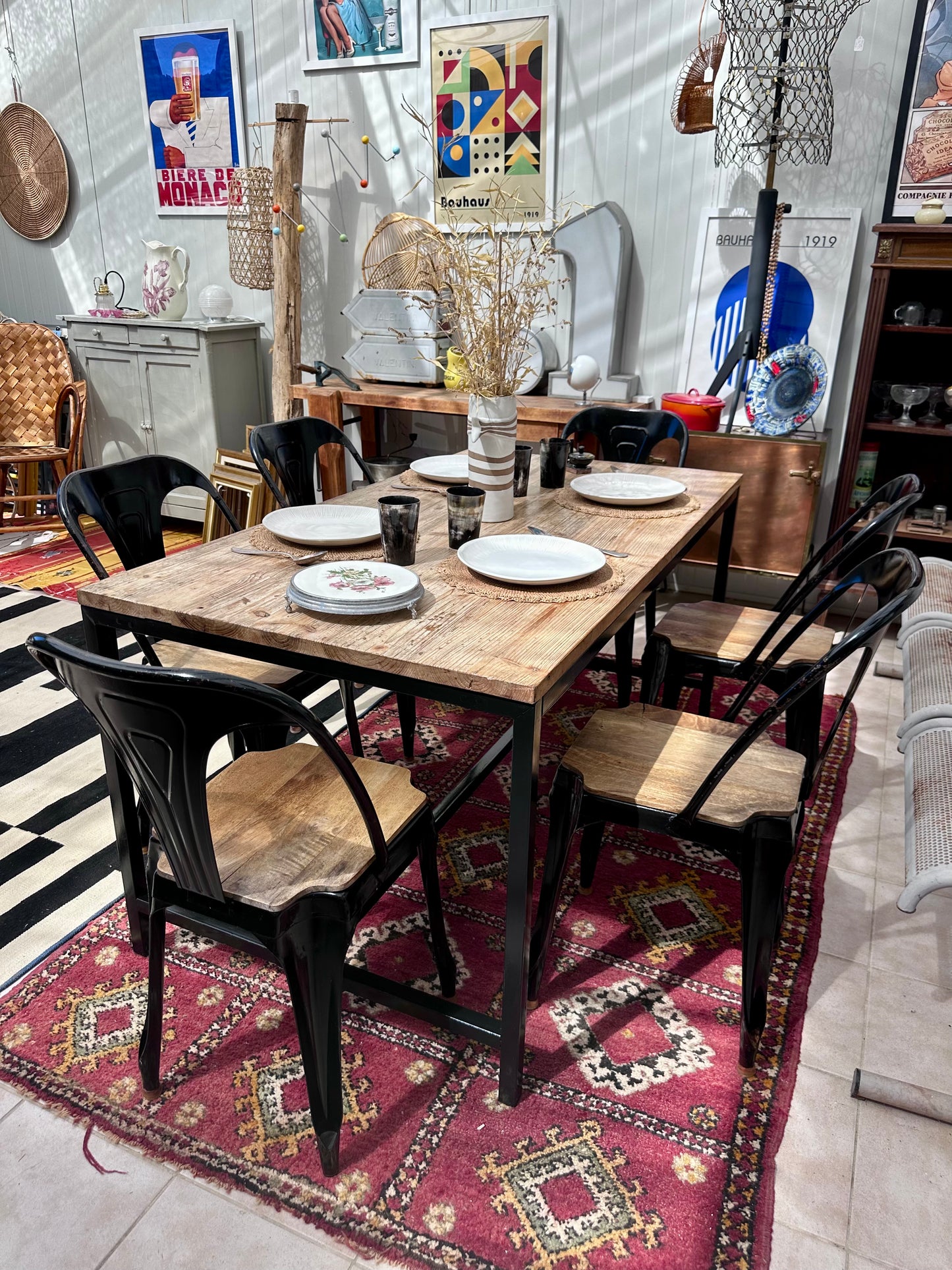 Ensemble table et 4 chaises de style industriel