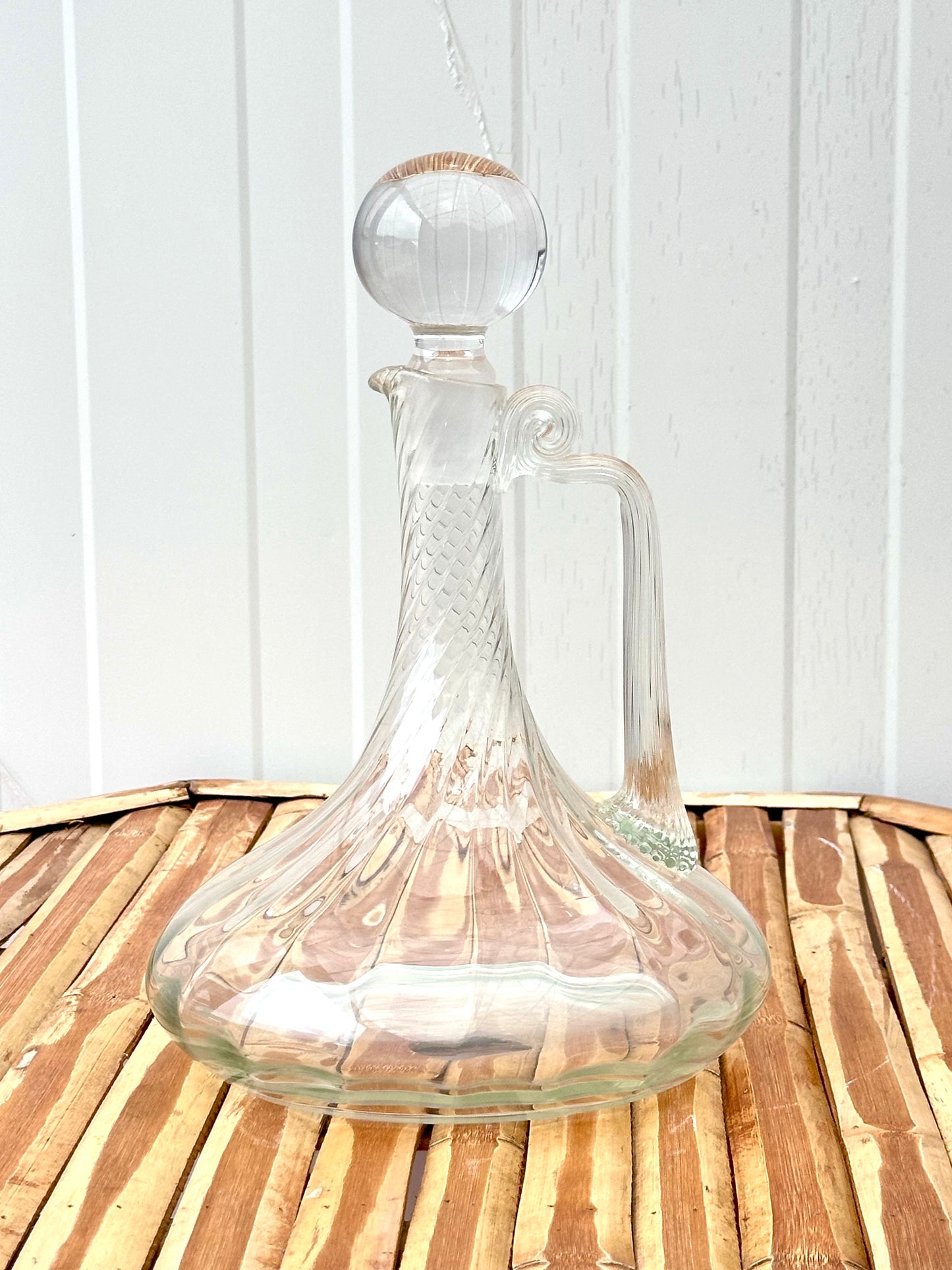 Carafe à vin décanteur en verre moulé