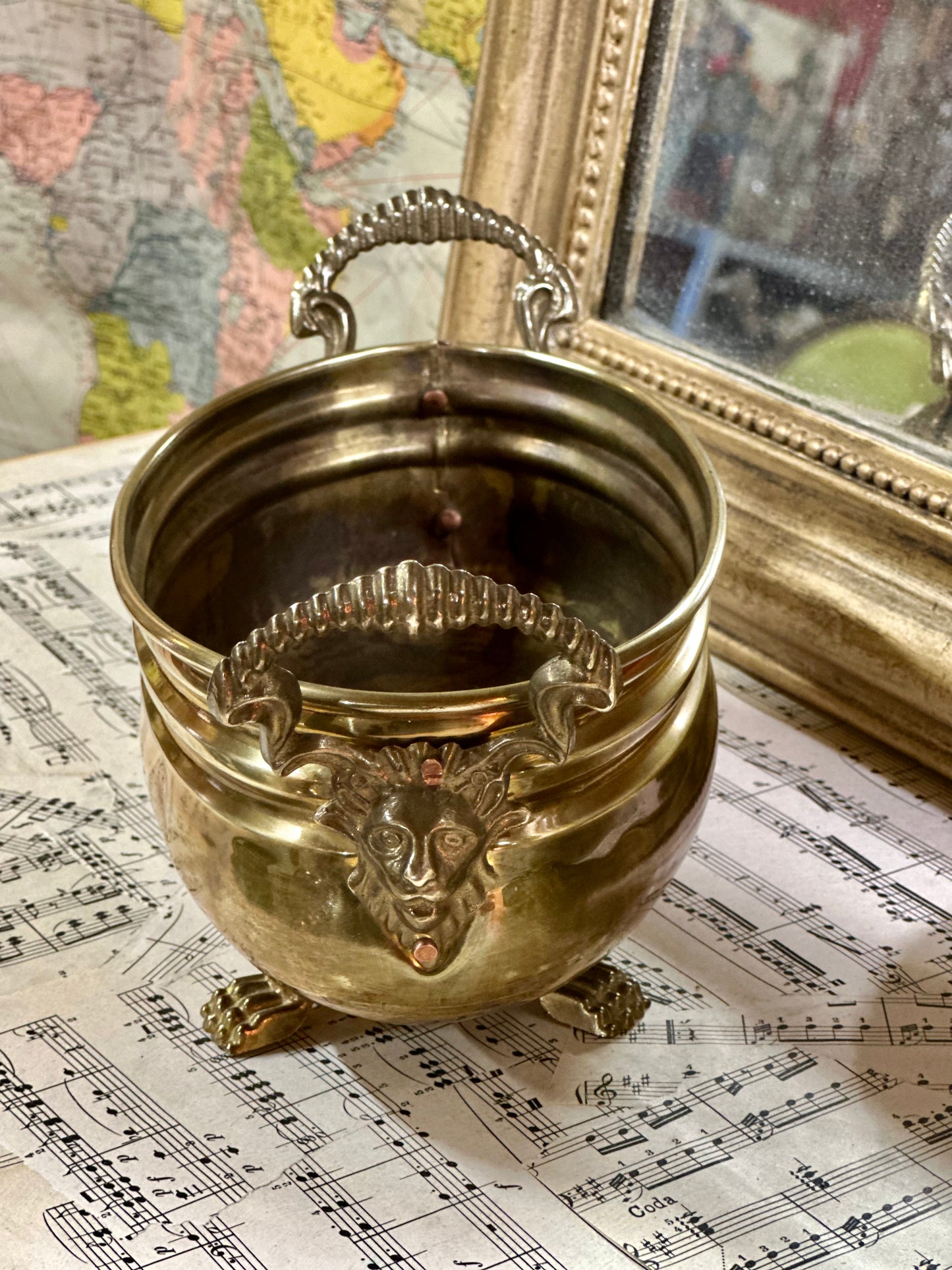 Jardinière en cuivre jaune