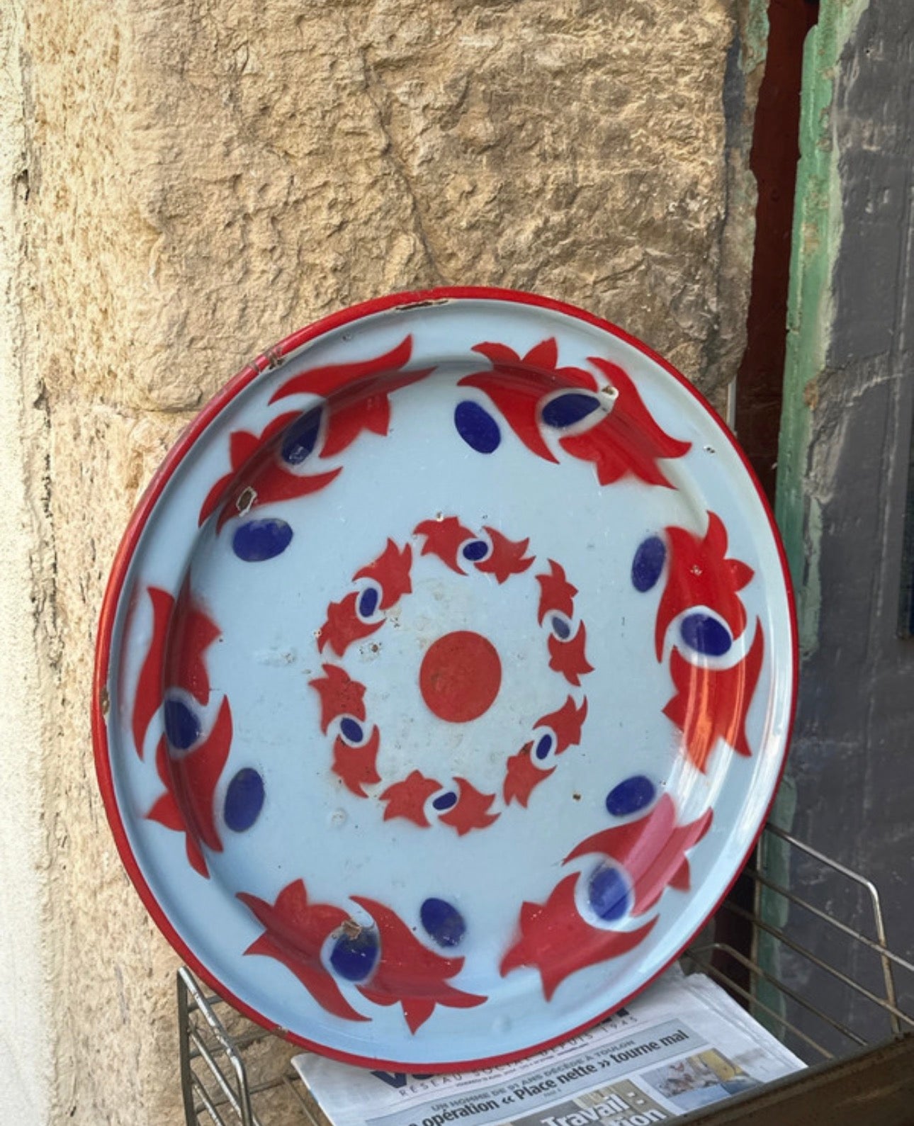 Grand plat en tôle émaillée