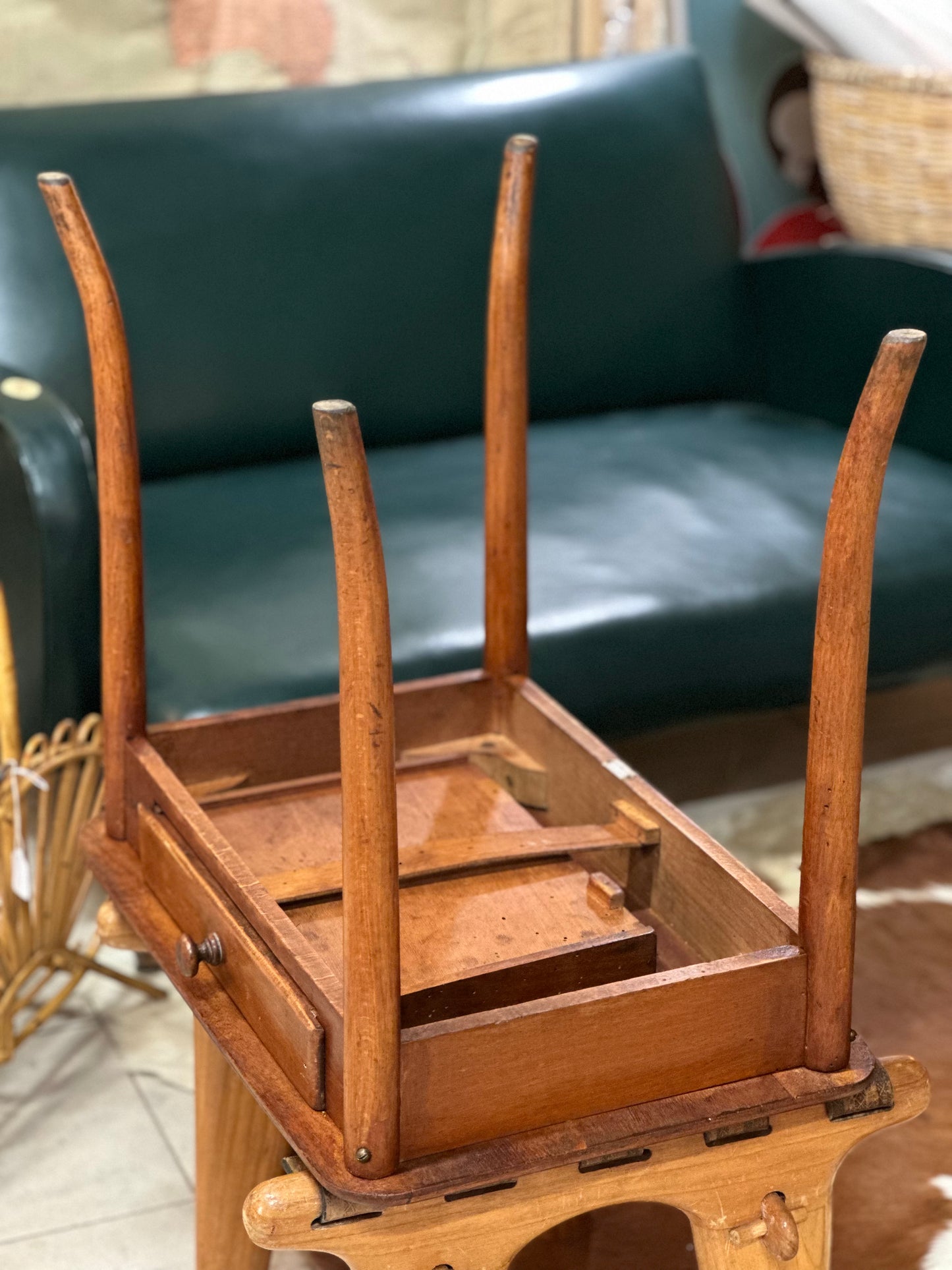 Bureau pour enfant ou table d'appoint Manufacture Baumann