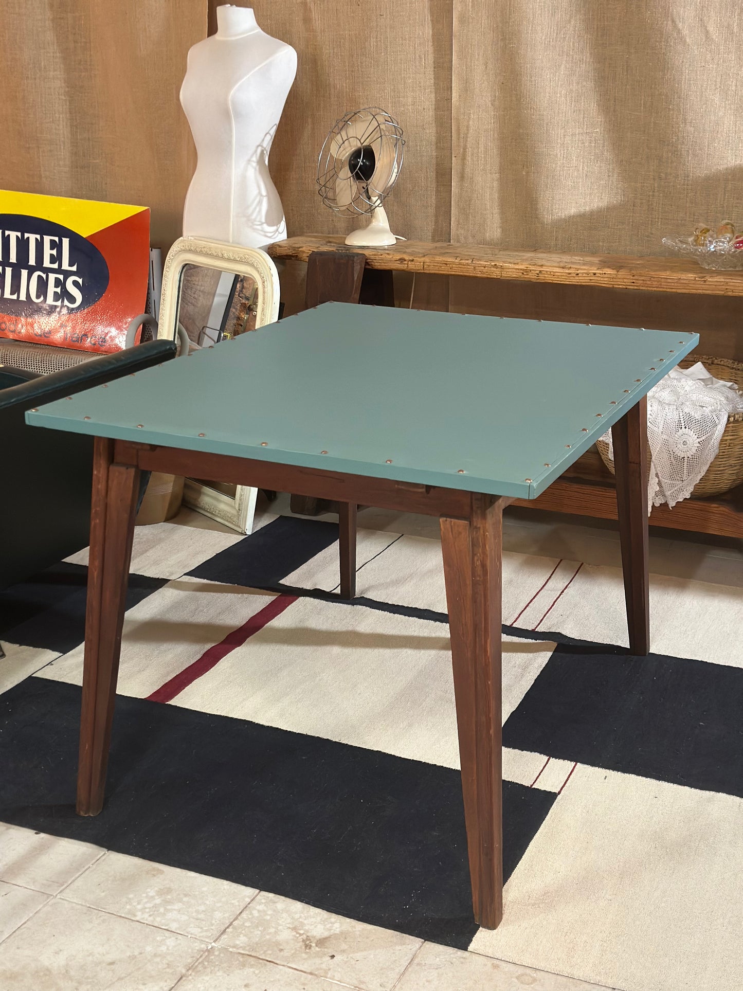 Table piètement compas