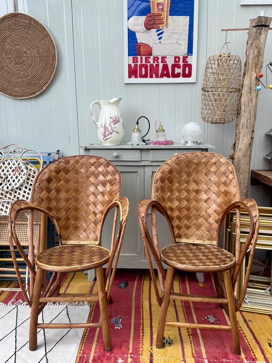 Paire de fauteuils dit " Corbusier " en châtaignier