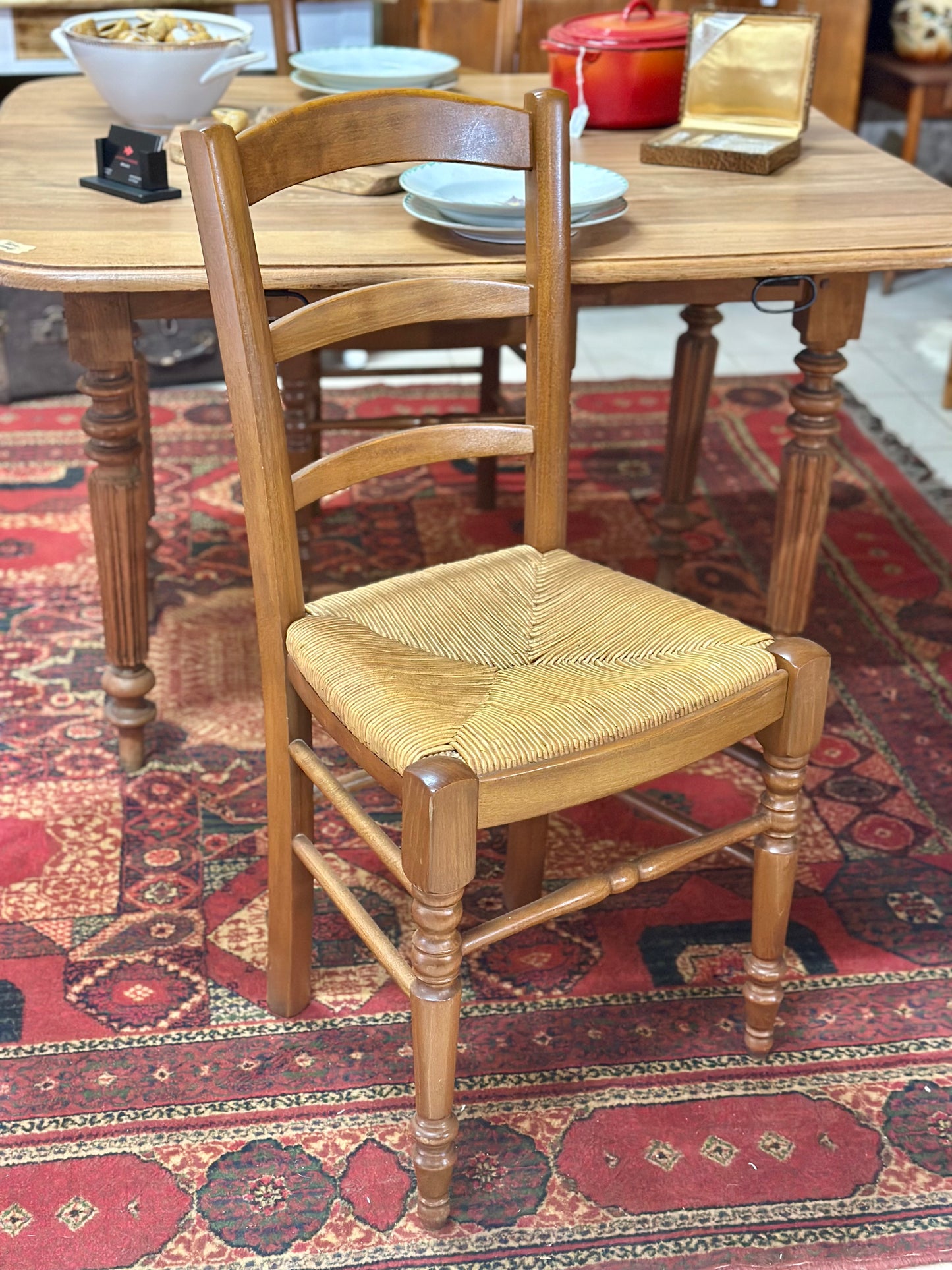 2 chaises paillées en bois