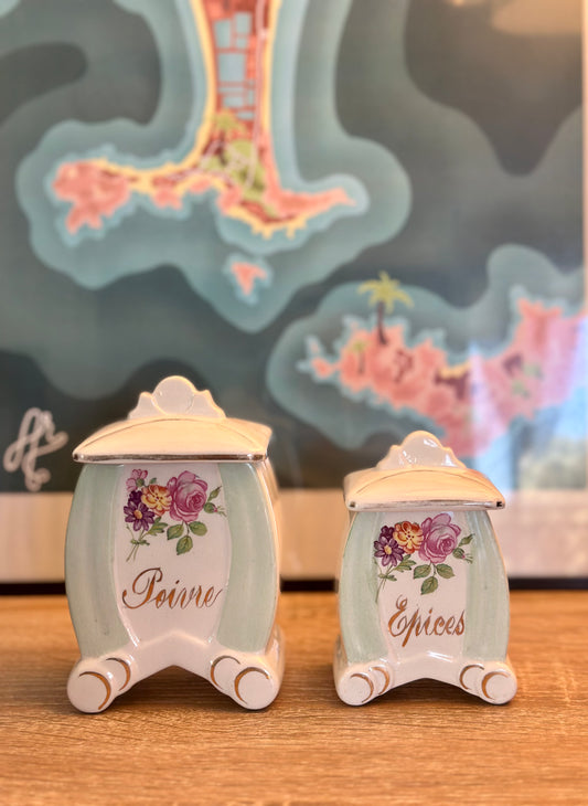 2 petits pots à épices en porcelaine