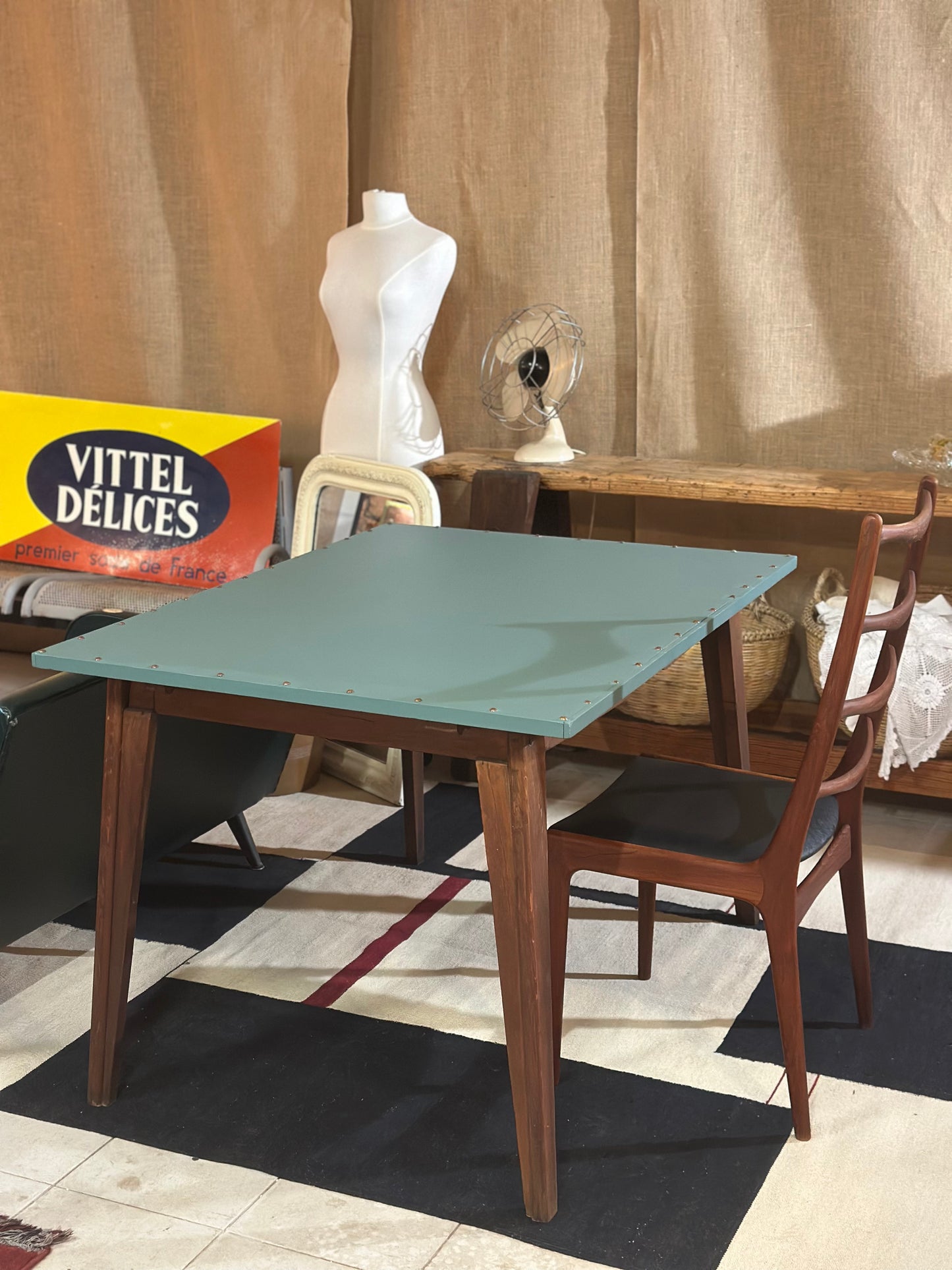 Table piètement compas
