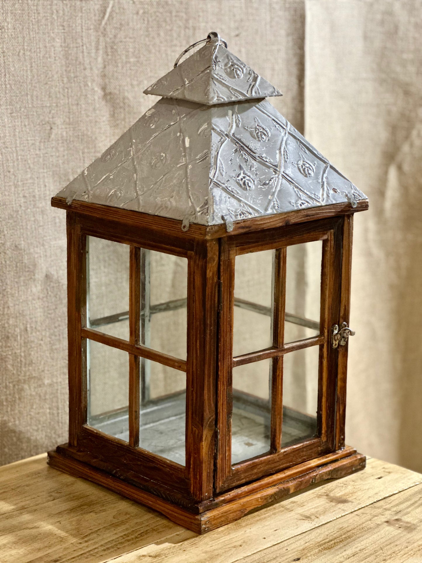 Lanterne en bois & toit de zinc