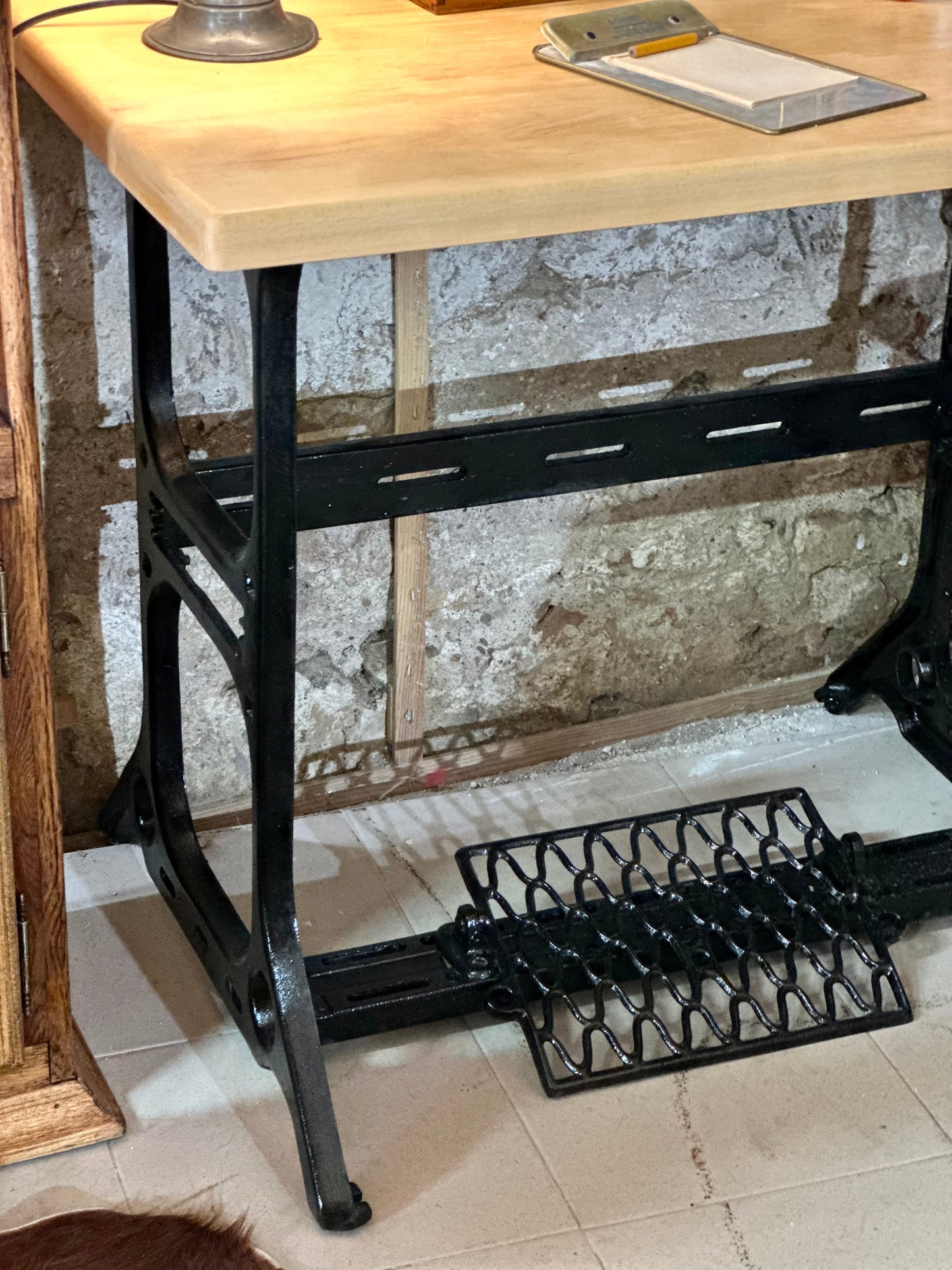Table piètement machine à coudre