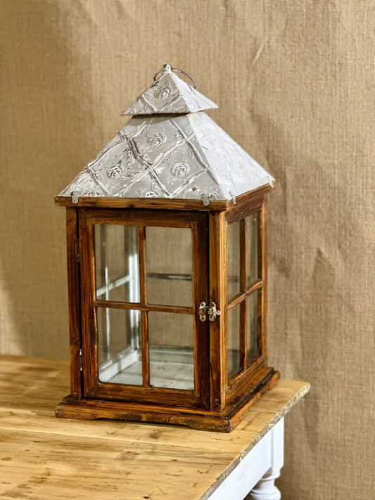Lanterne en bois & toit de zinc