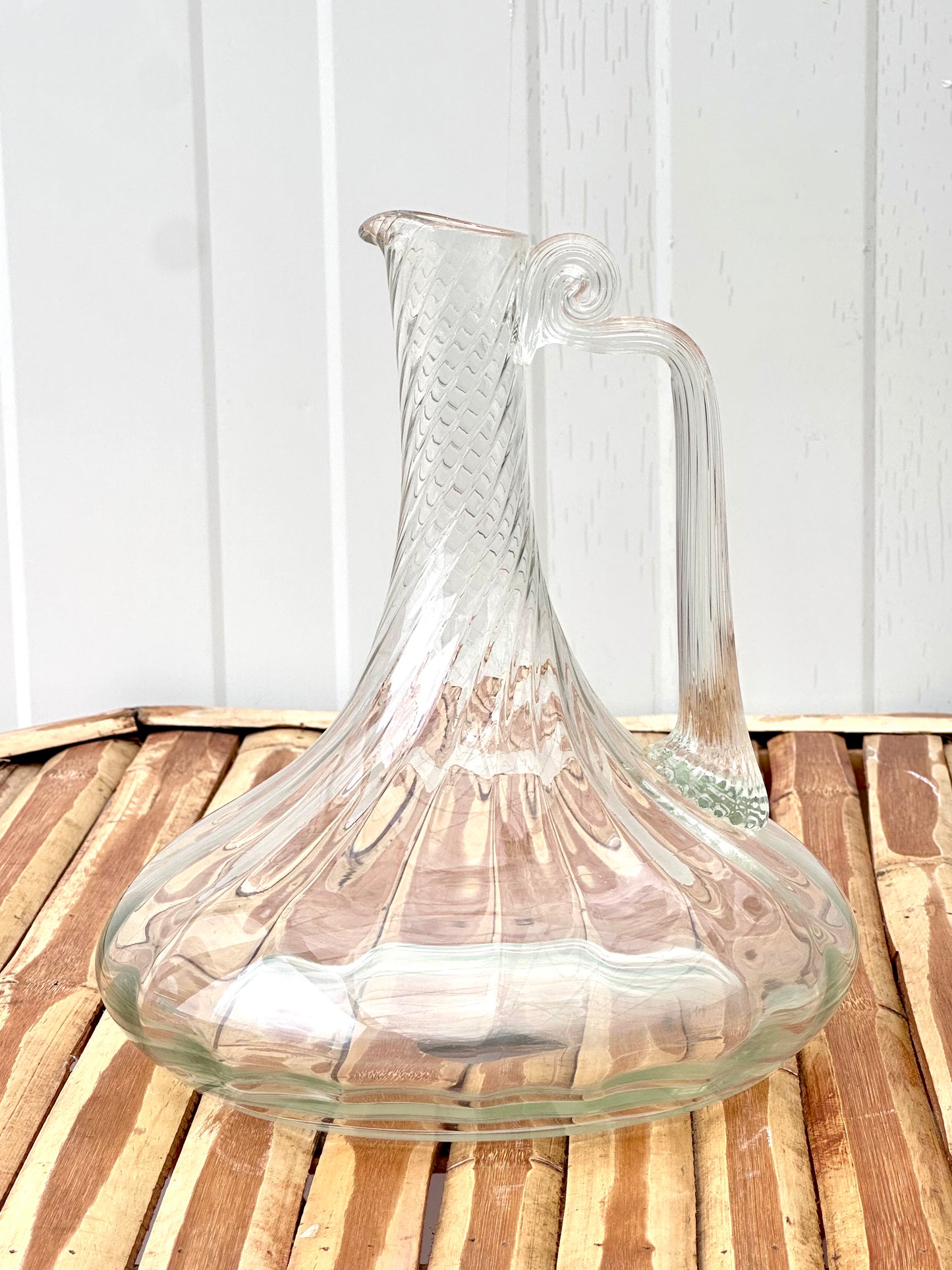 Carafe à vin décanteur en verre moulé