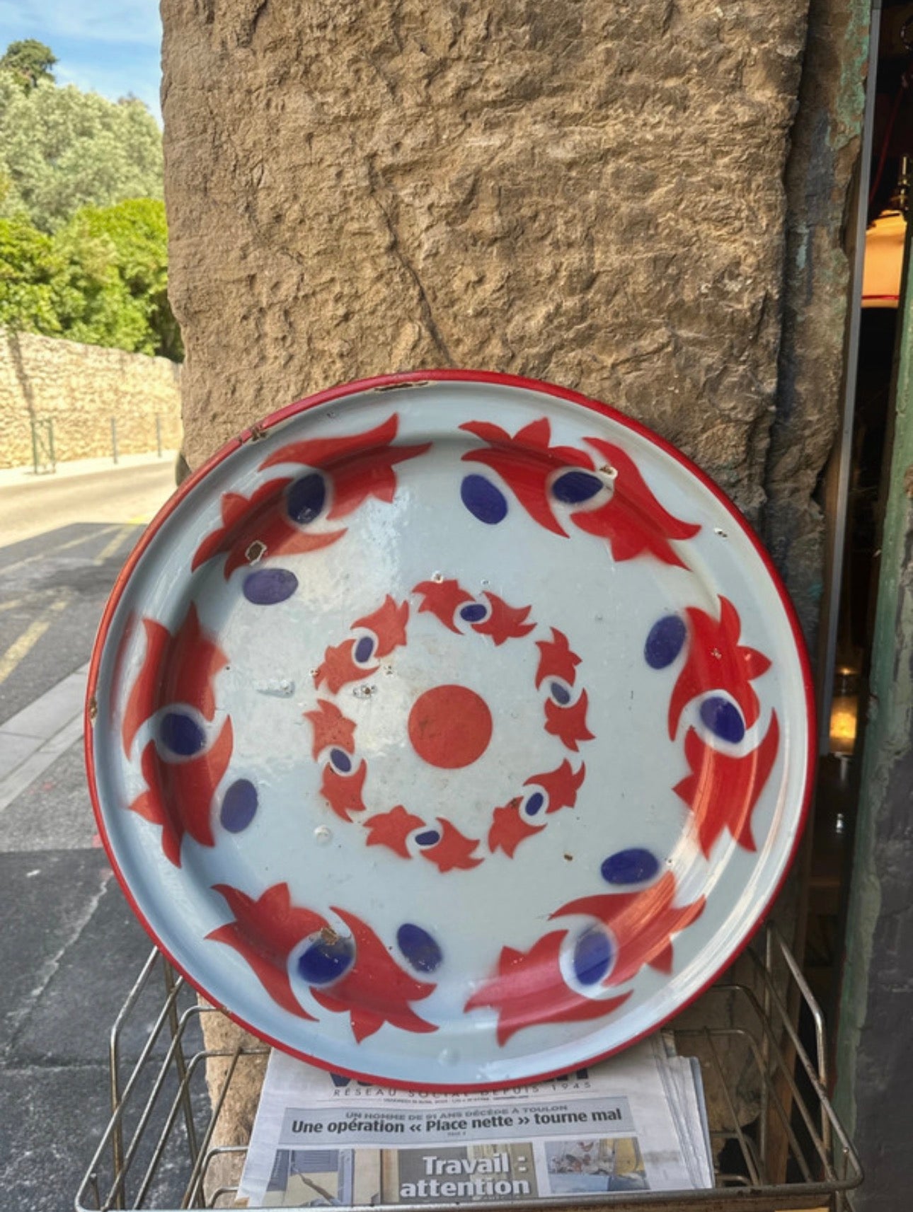Grand plat en tôle émaillée