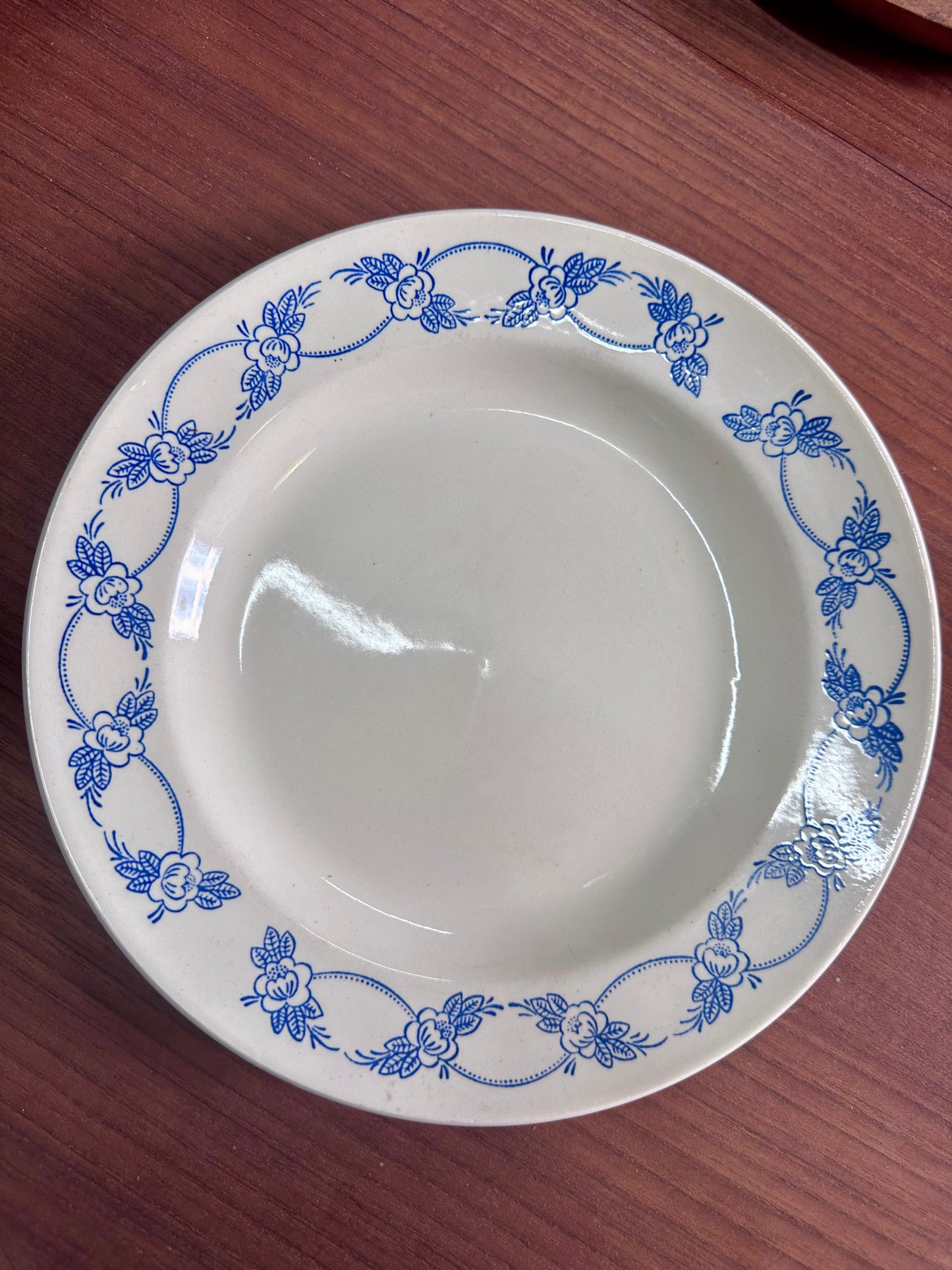8 assiettes plates
