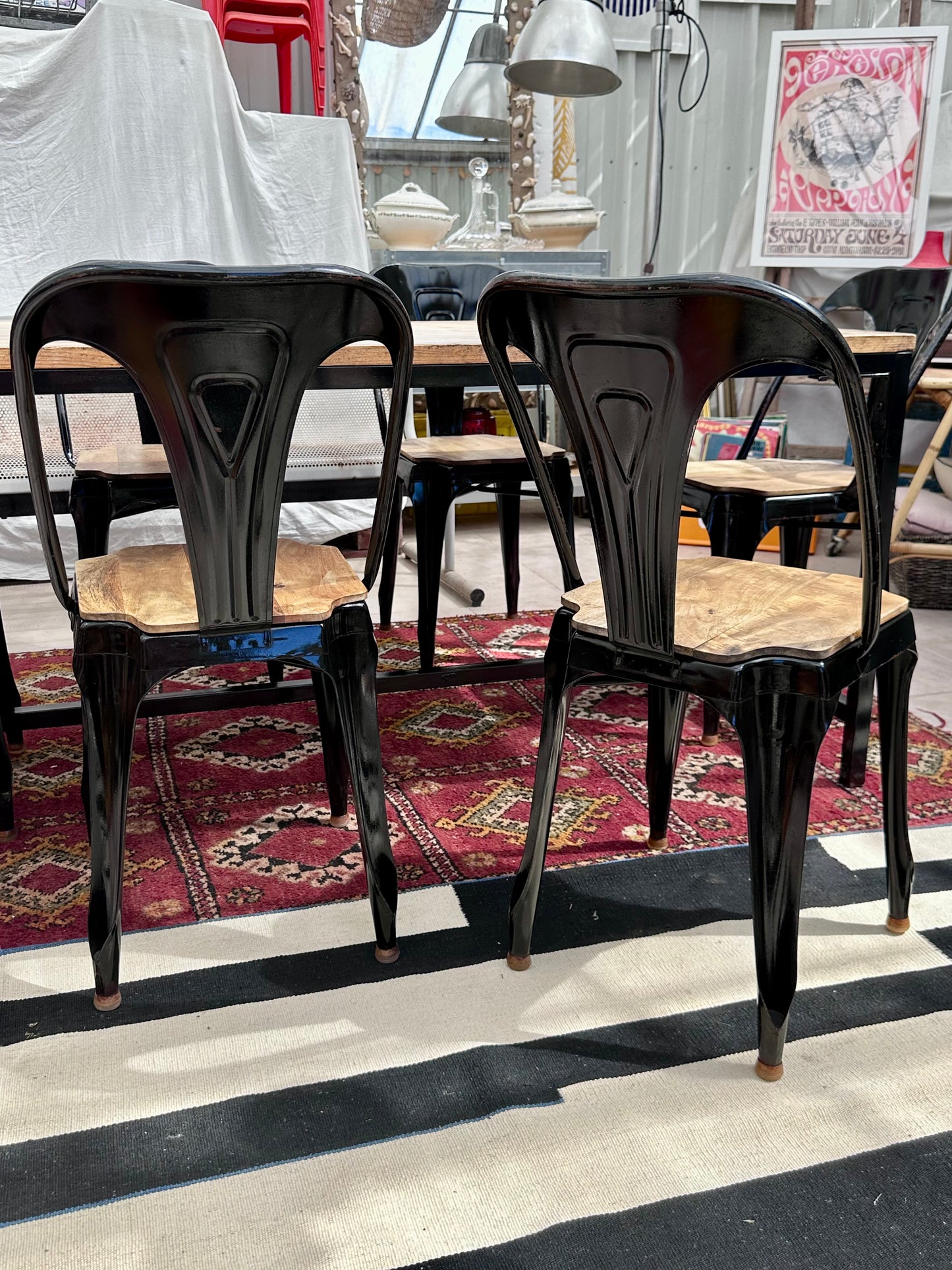 Ensemble table et 4 chaises de style industriel