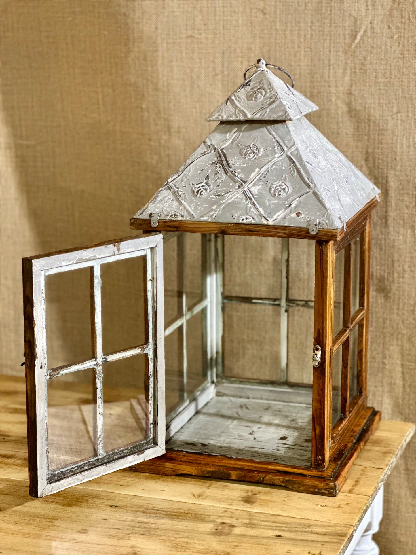 Lanterne en bois & toit de zinc