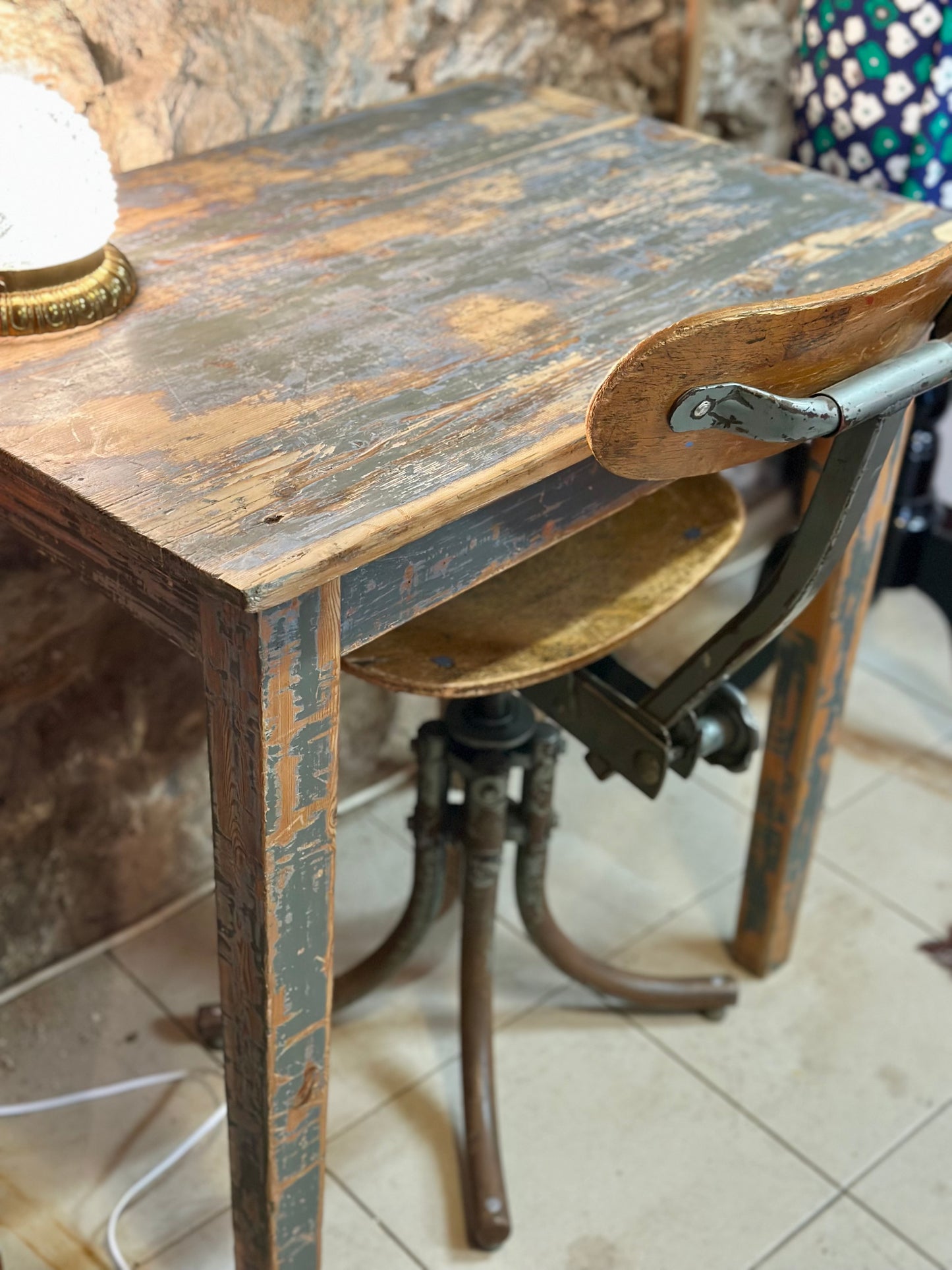 Petite table patinée