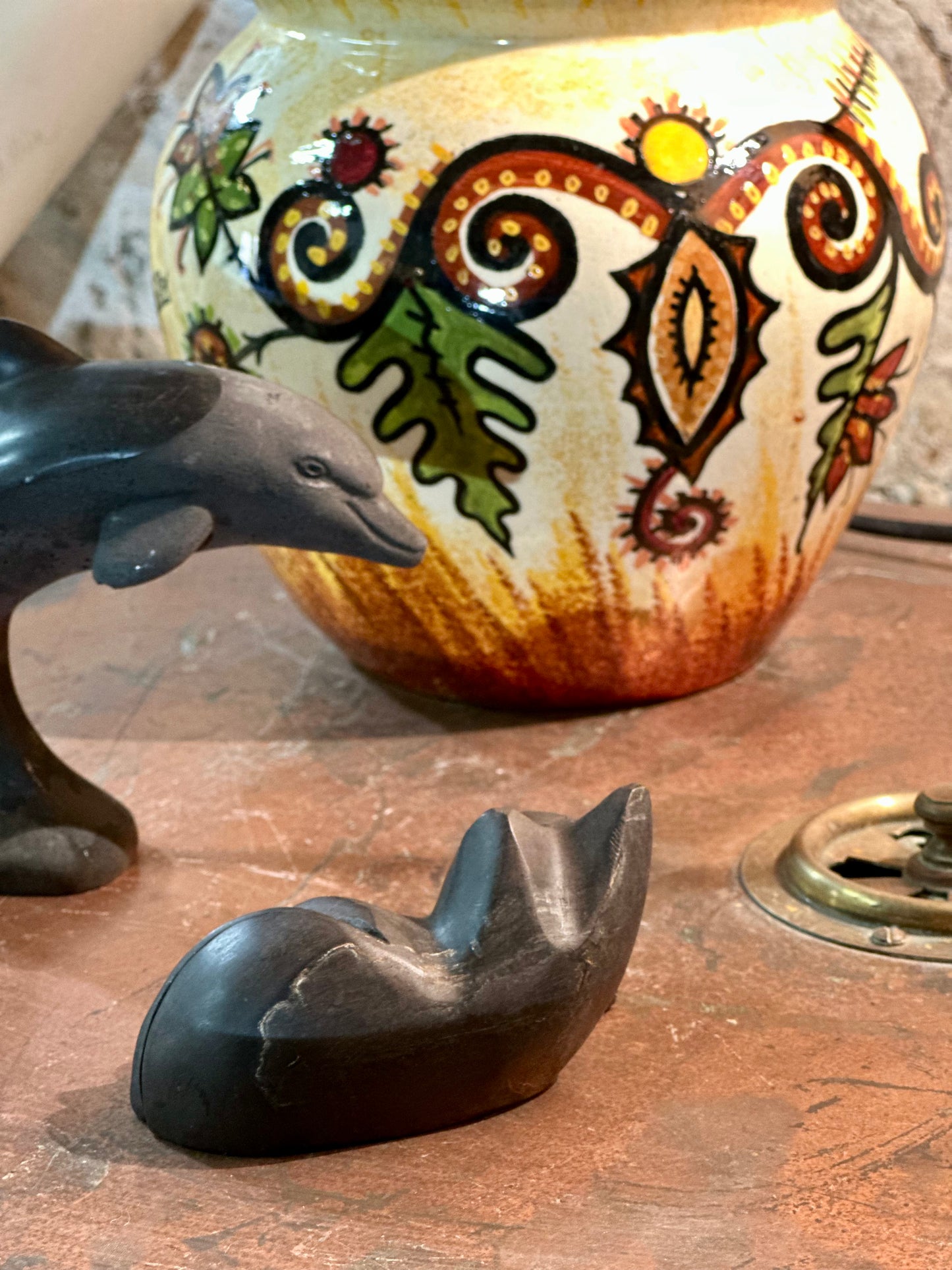 Petite sculpture de chat vintage en bois
