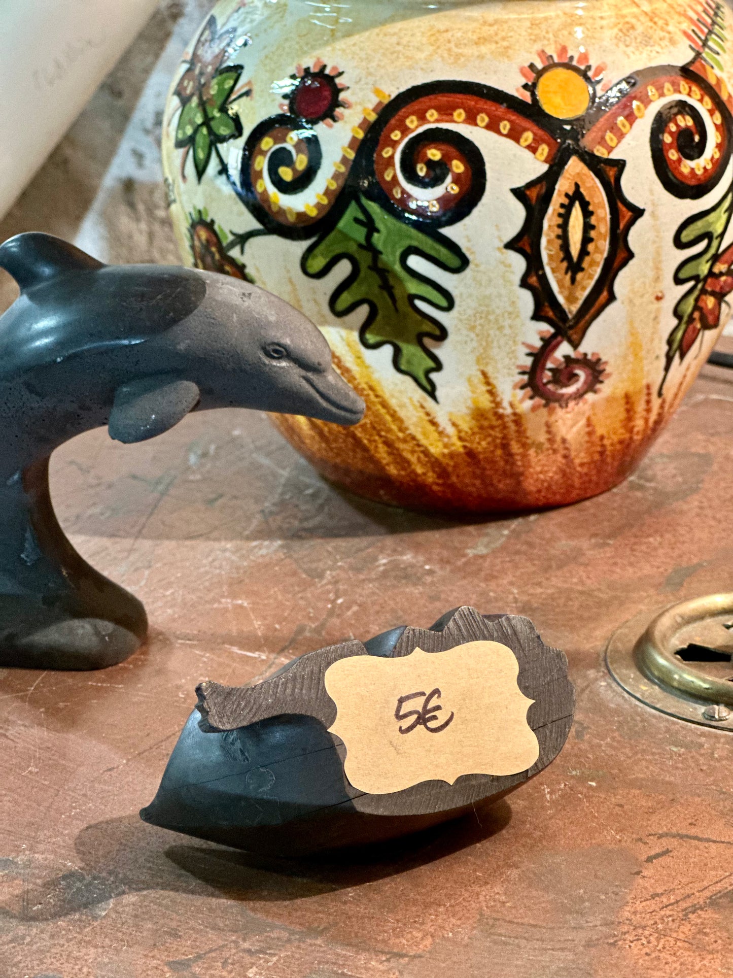 Petite sculpture de chat vintage en bois