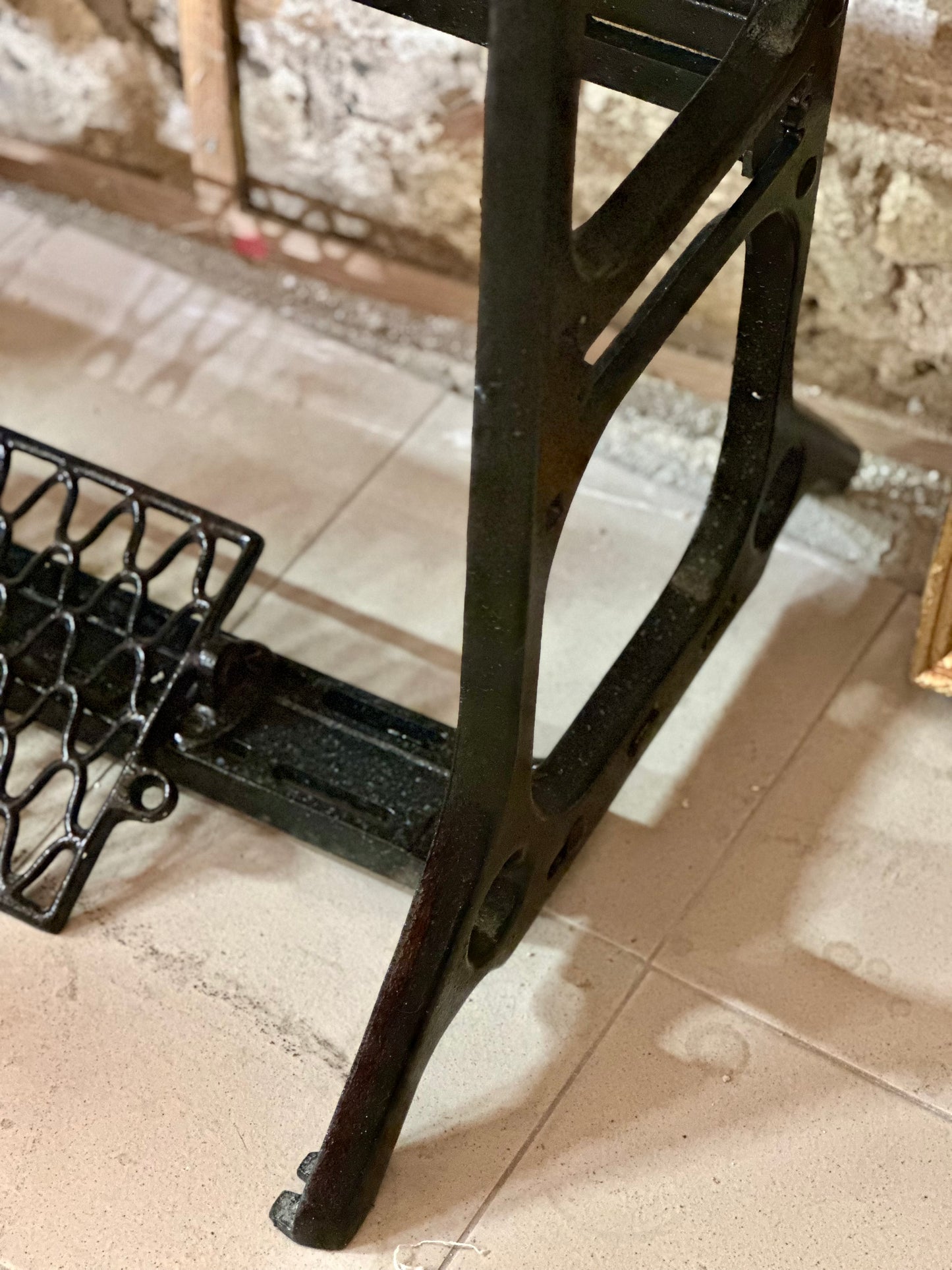 Table piètement machine à coudre