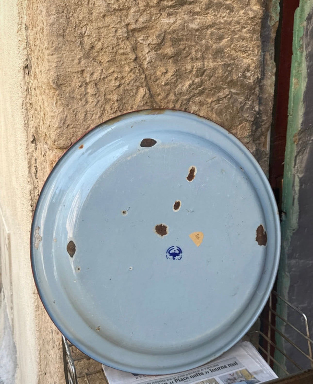 Grand plat en tôle émaillée