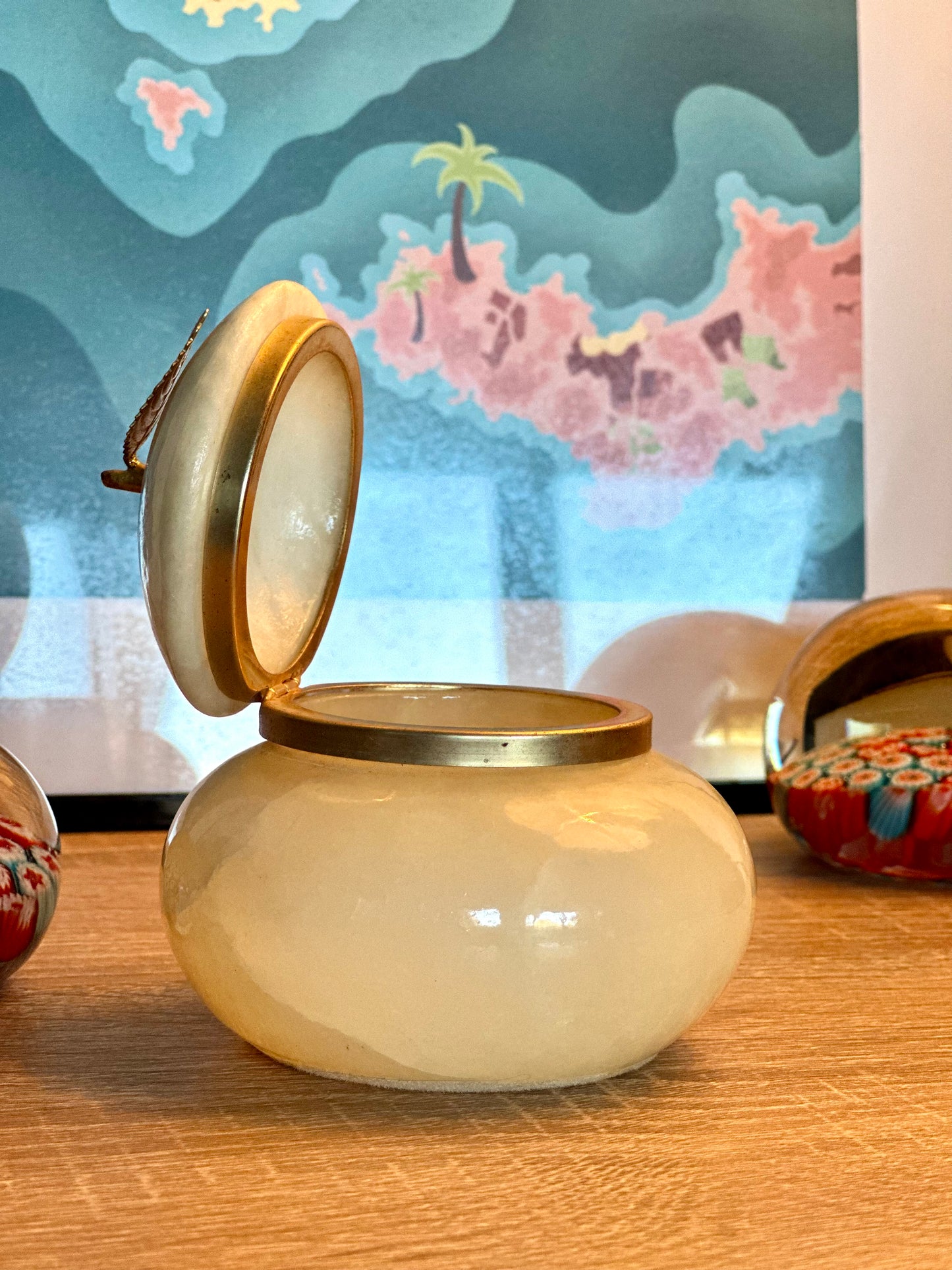 Boîte à bijoux en albâtre et laiton