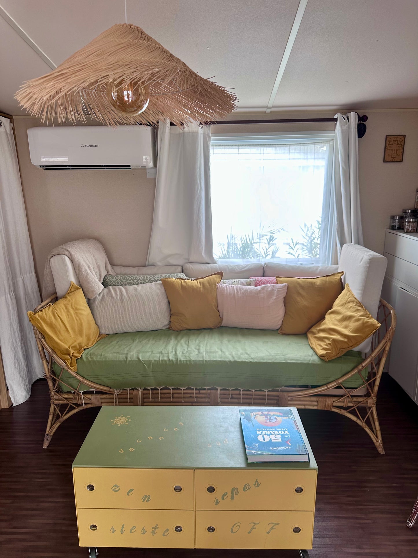 Lit 1 personne ou banquette en rotin années 70