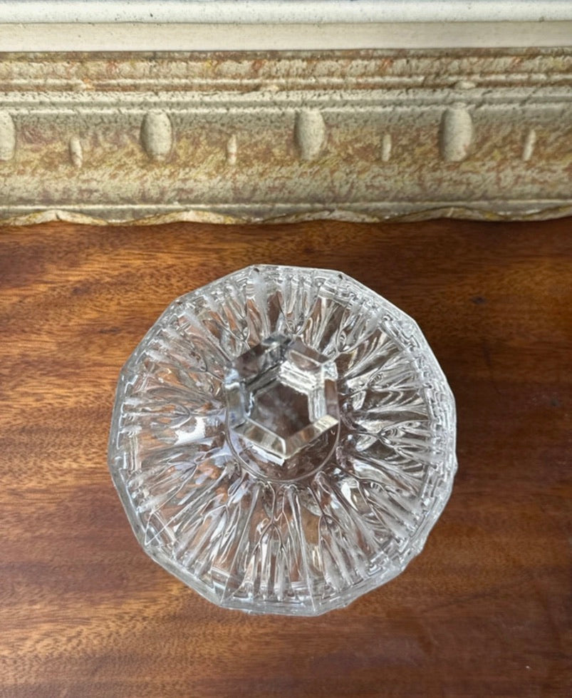 Bonbonnière ou boîte à bijoux en verre anglais