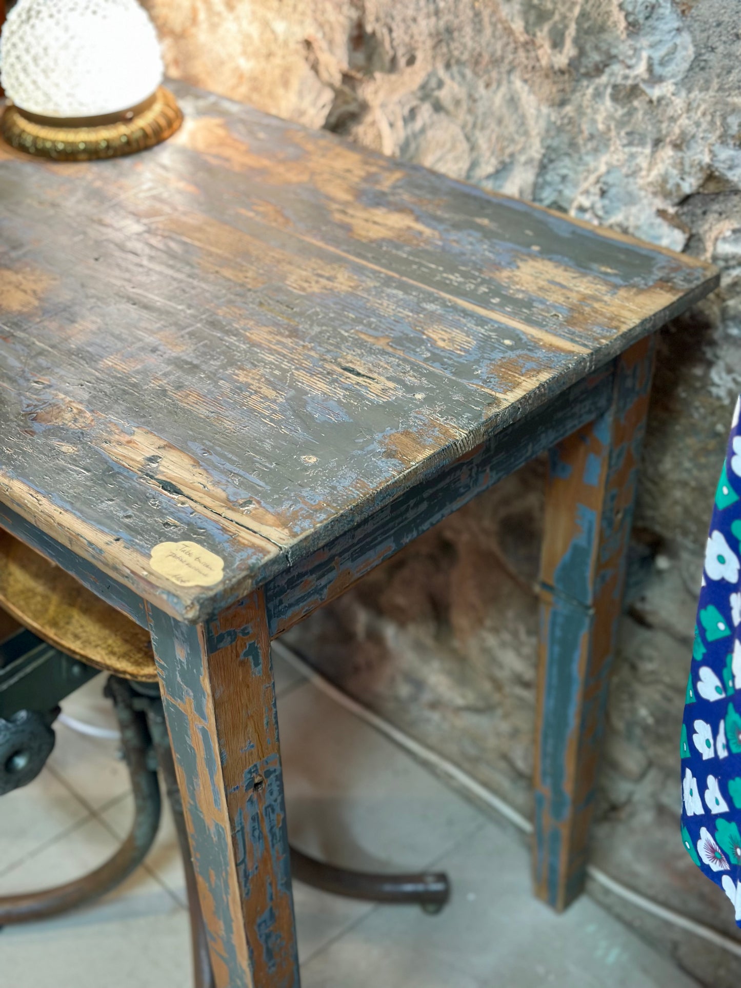 Petite table patinée