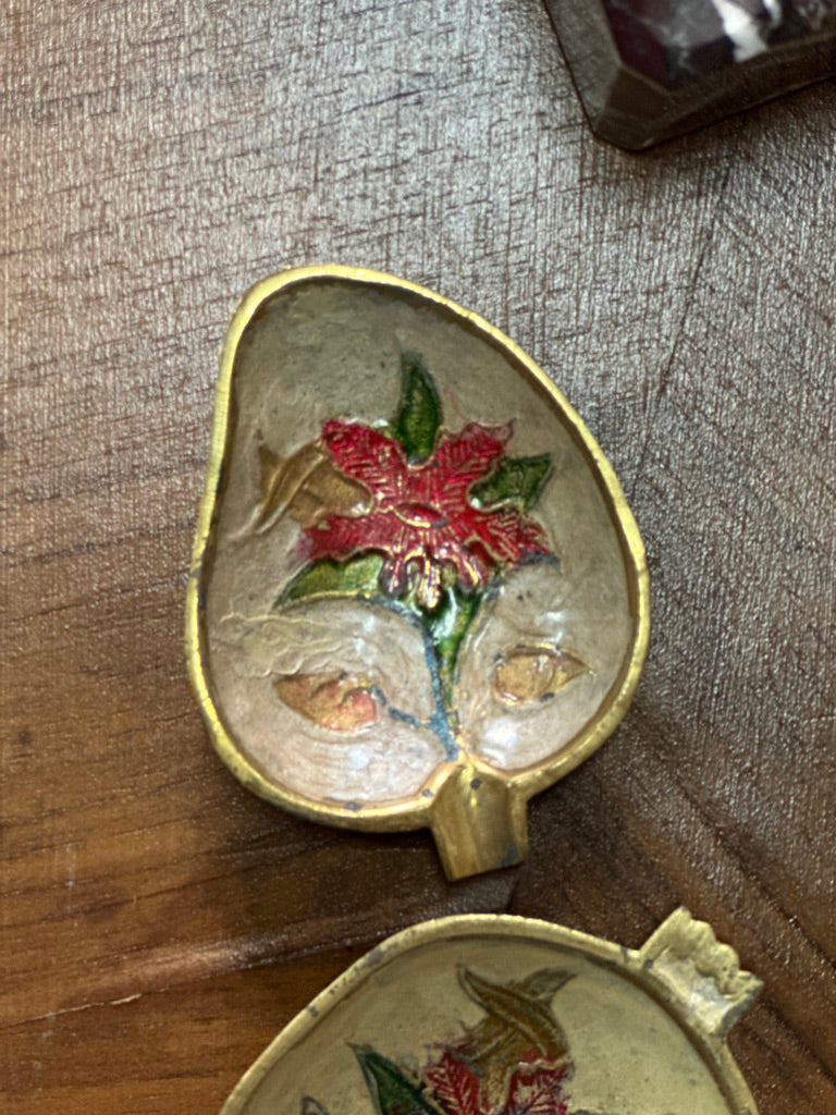 2 cendriers en laiton et cloisonné