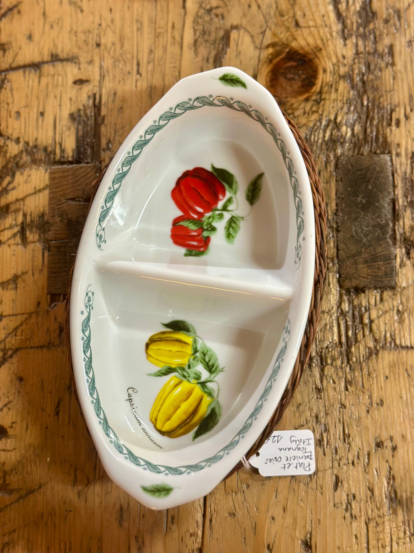 Petit plat à four en porcelaine italienne et son panier en osier