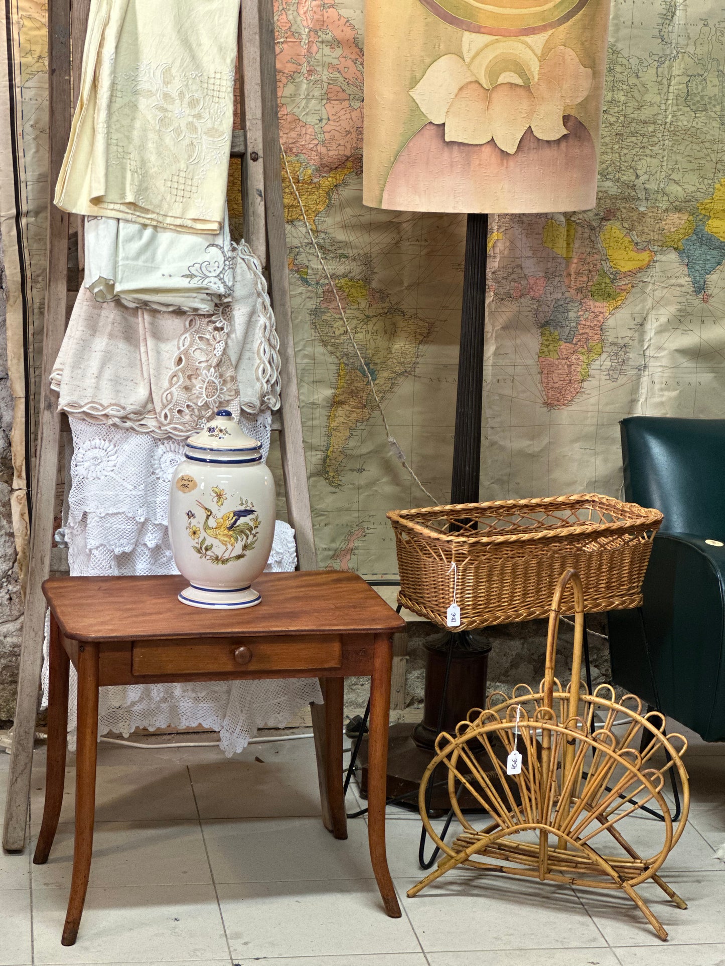 Bureau pour enfant ou table d'appoint Manufacture Baumann